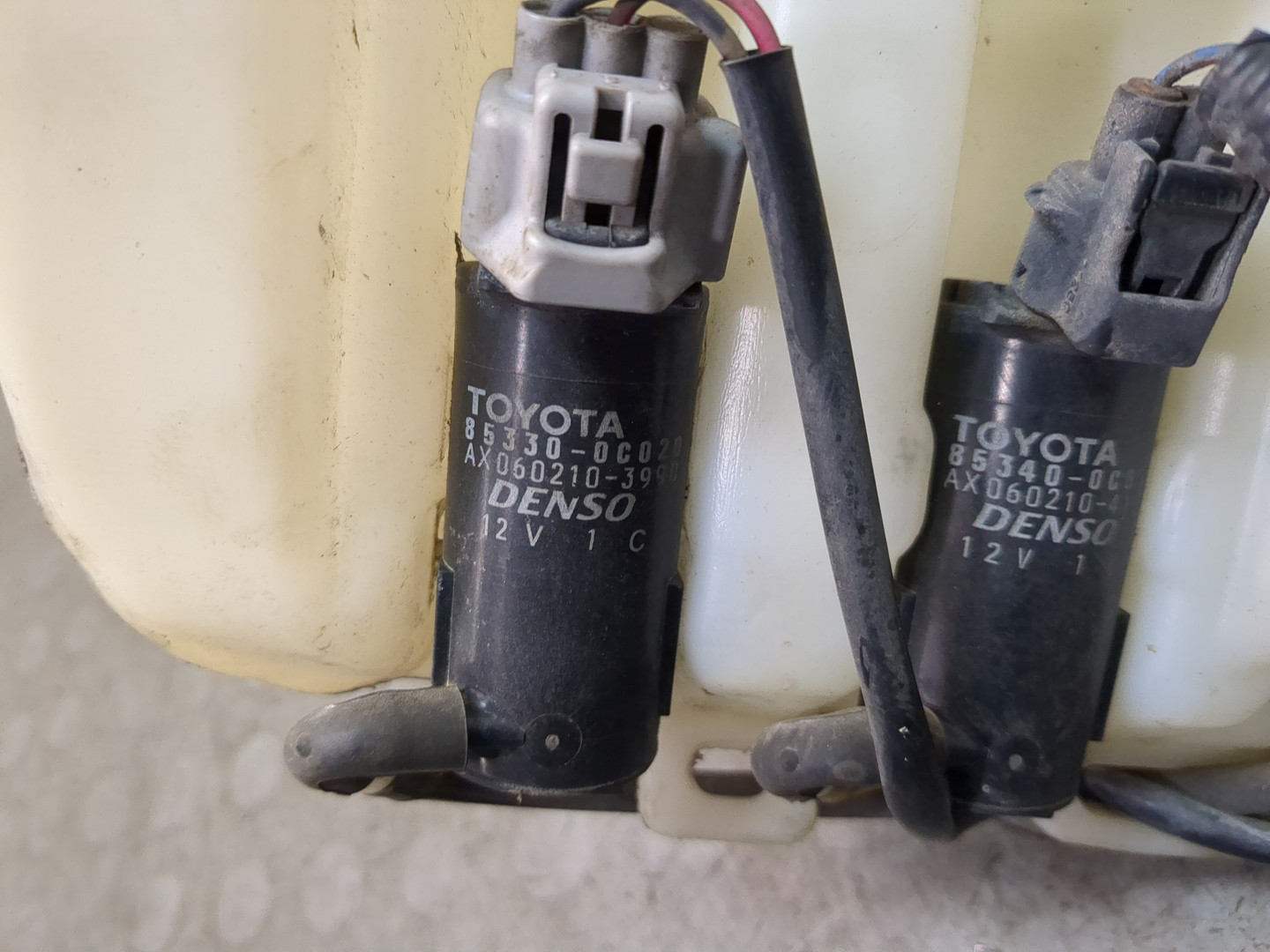 Бачок омывателя лобового стекла