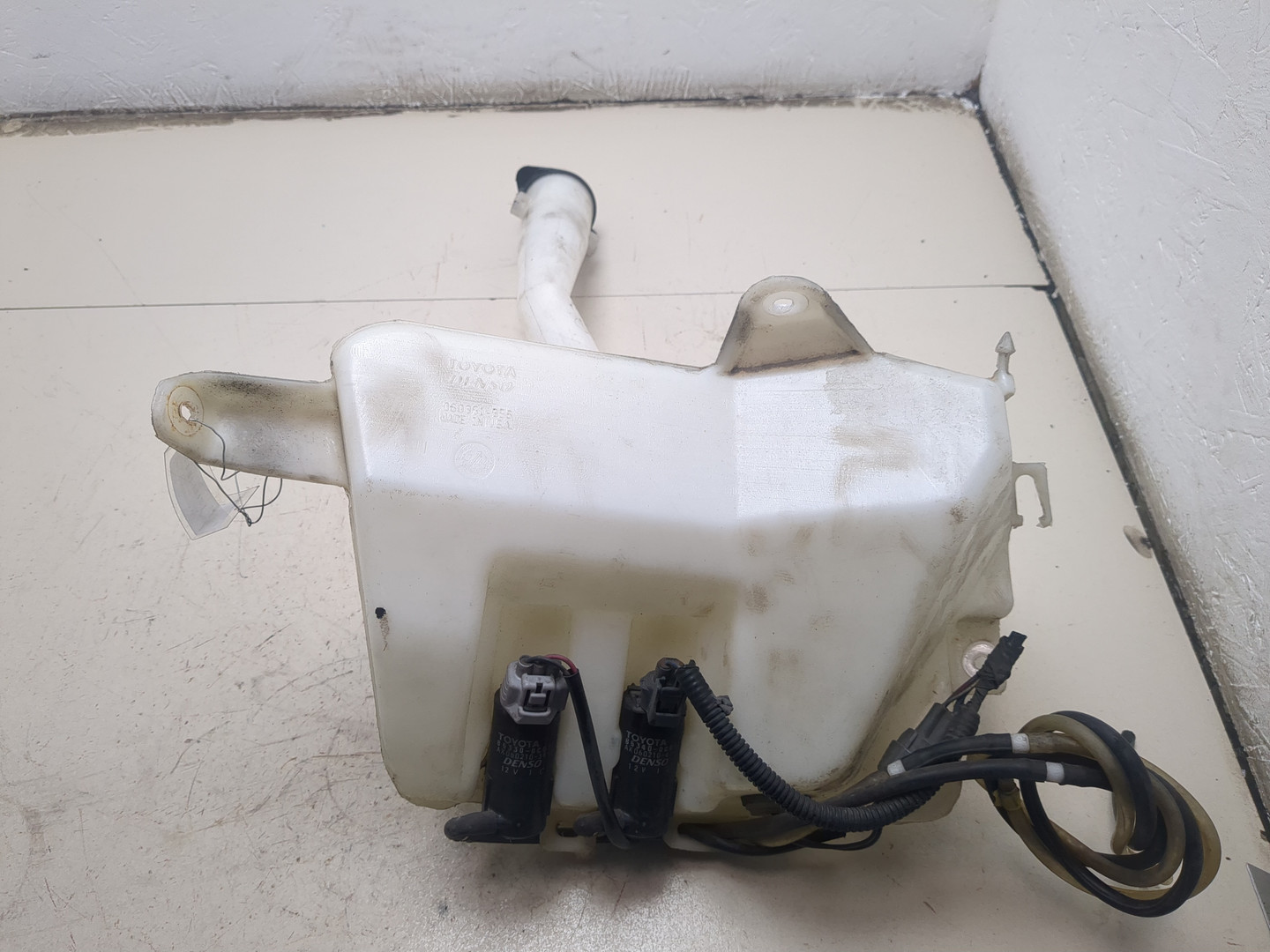 Бачок омывателя лобового стекла