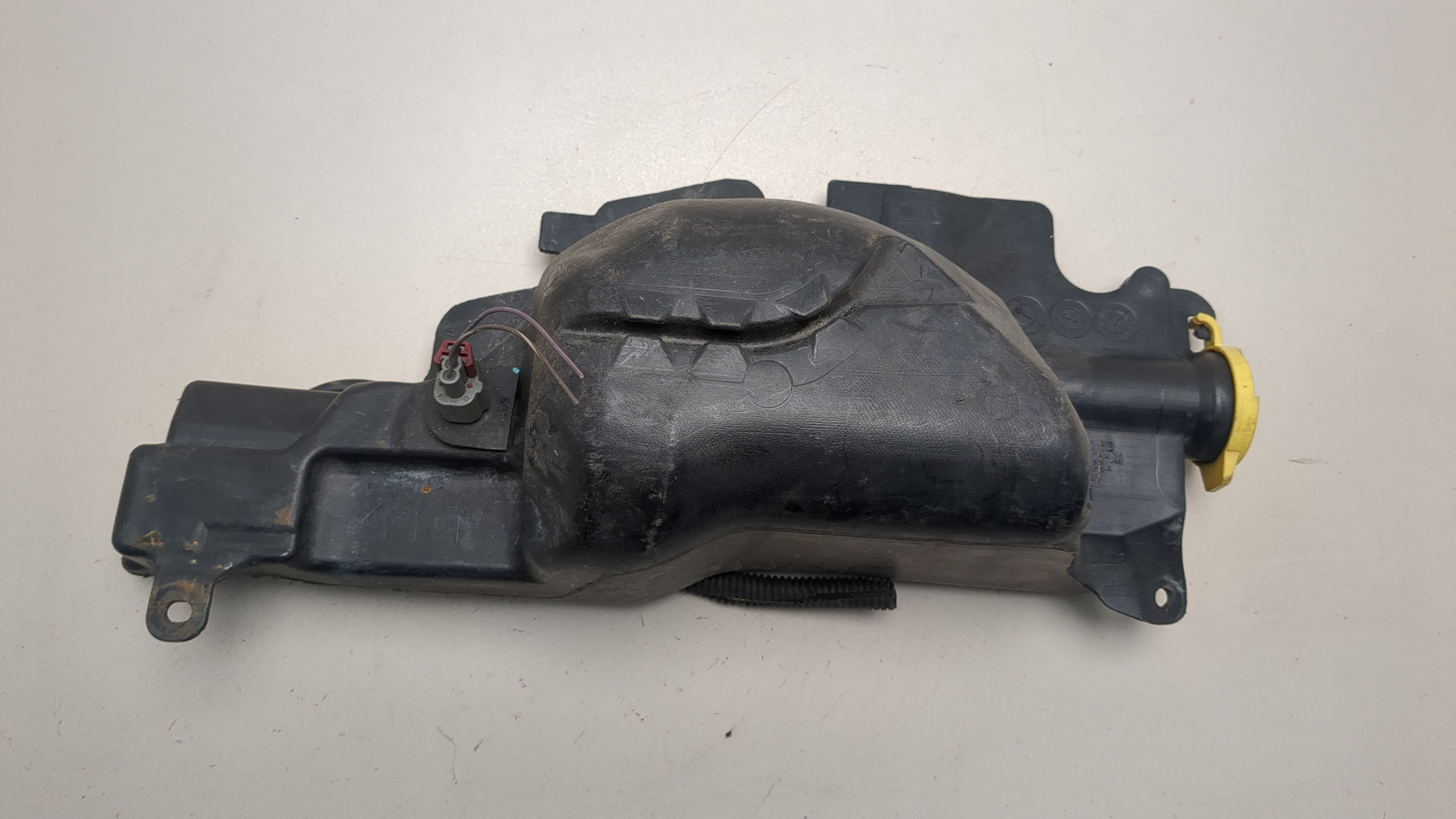 Бачок омывателя лобового стекла