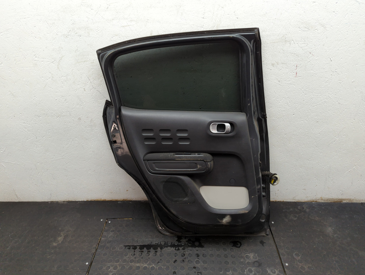 Дверь задняя левая