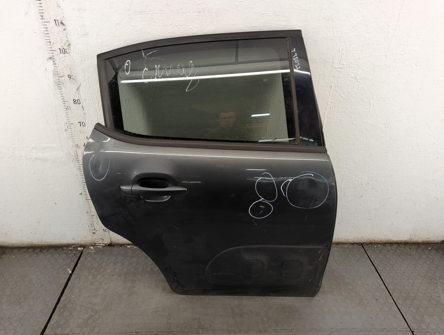 Дверь задняя правая