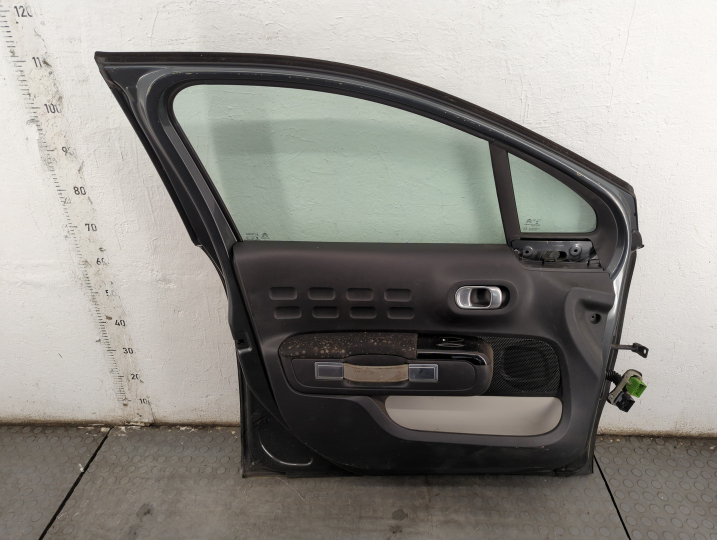 Дверь передняя левая