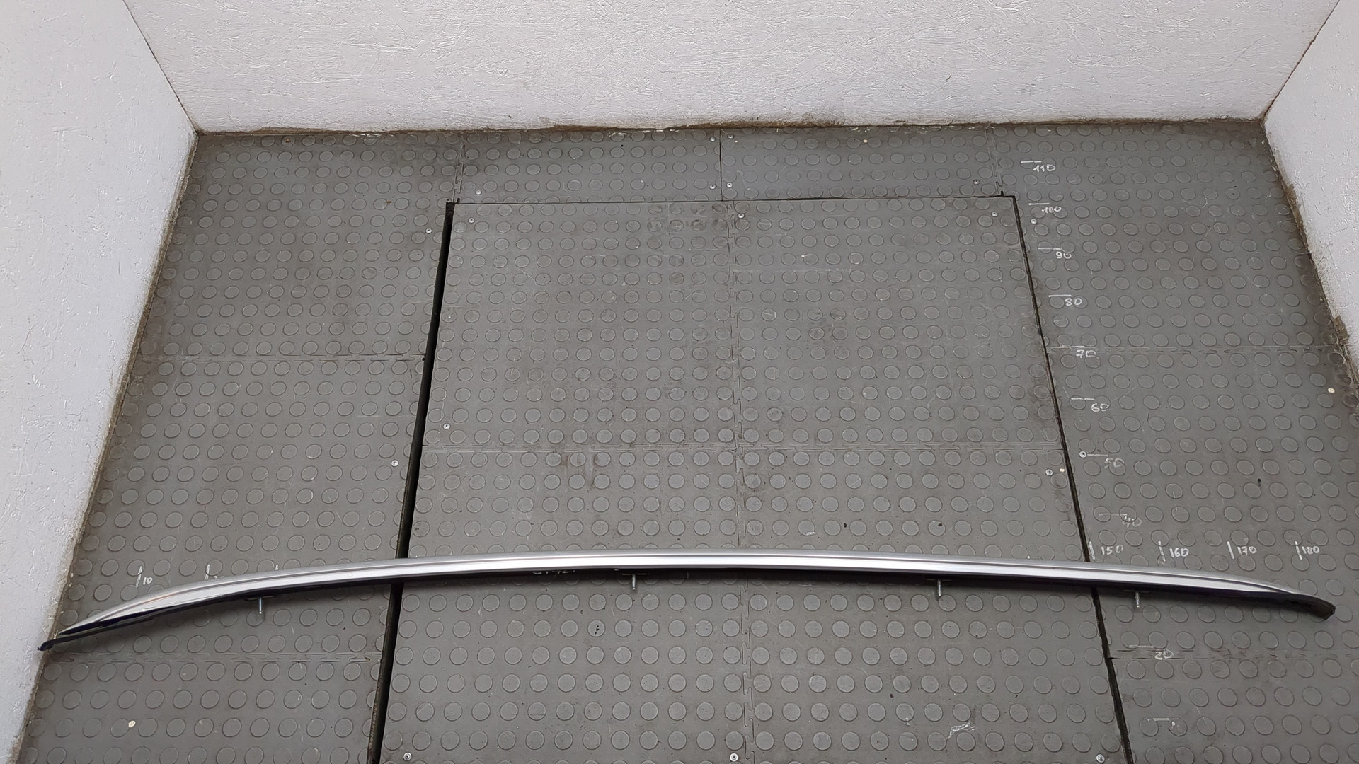 Рейлинг (релинг) левый (планка на крышу)