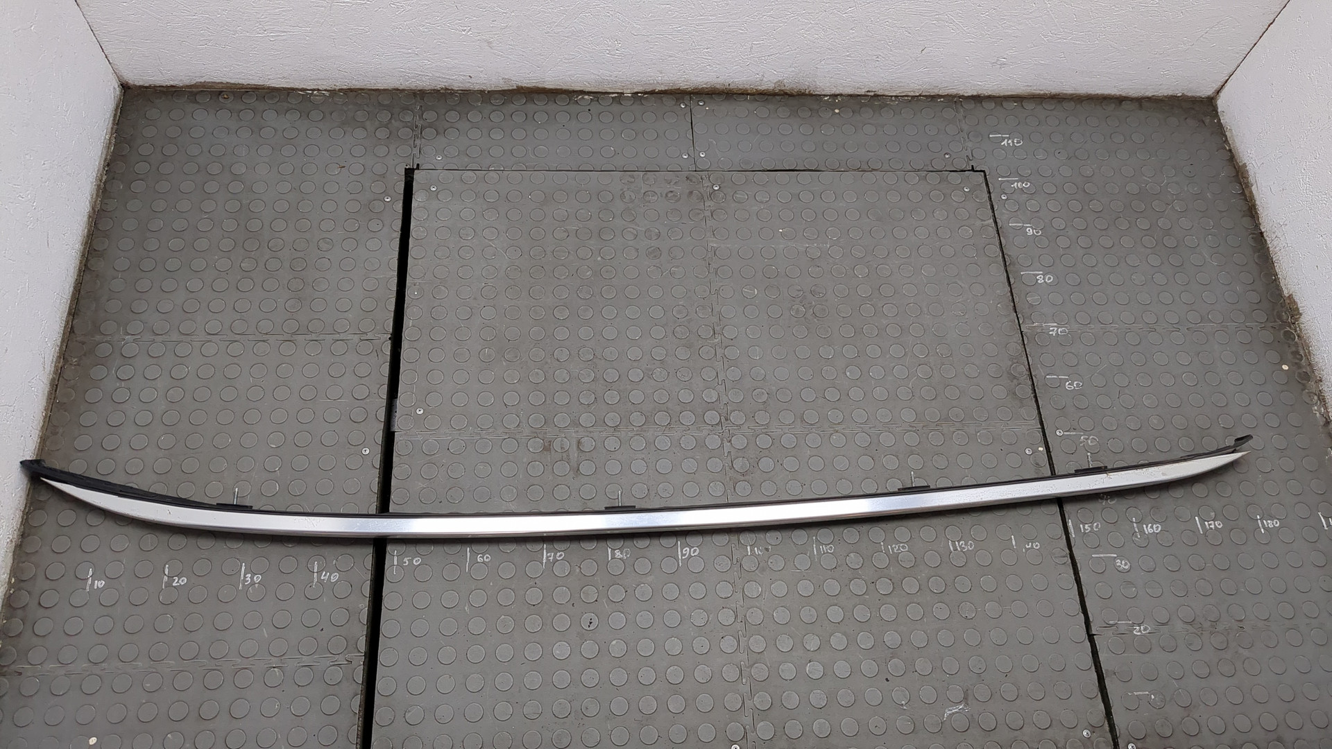 Рейлинг (релинг) левый (планка на крышу)