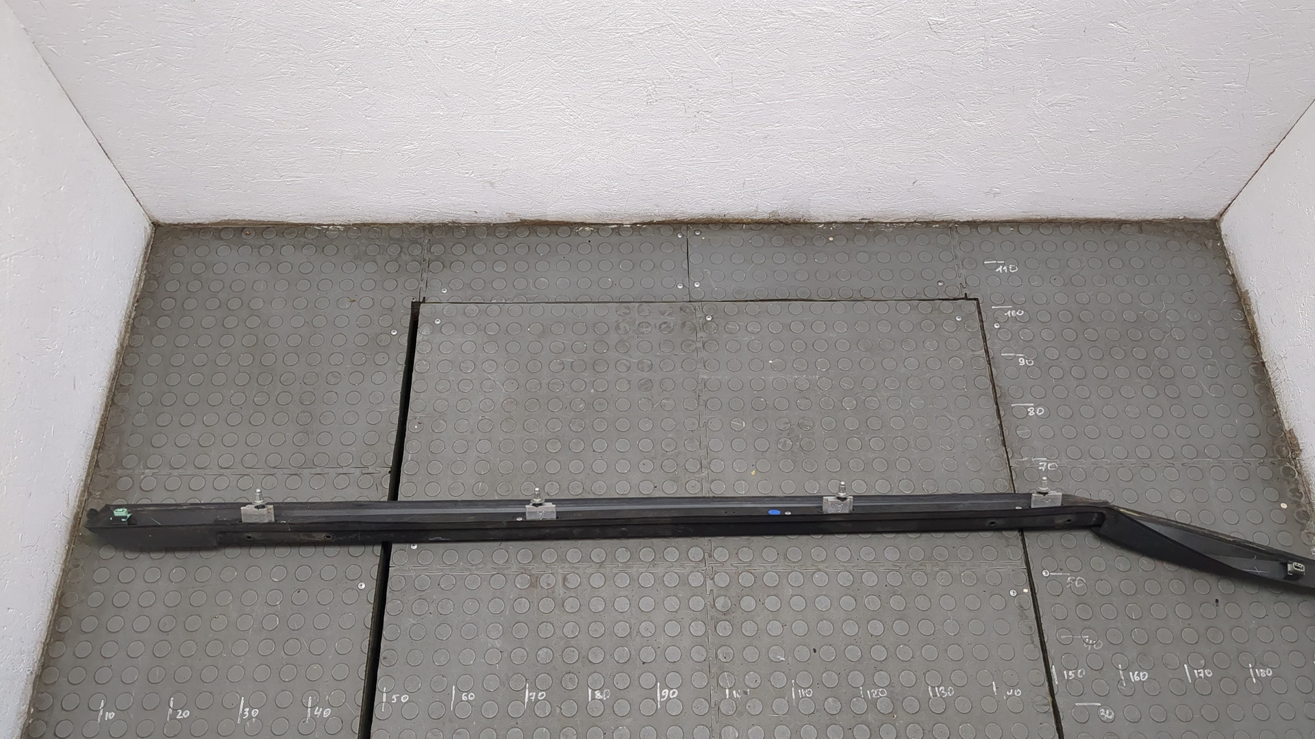 Рейлинг (релинг) правый (планка на крышу)