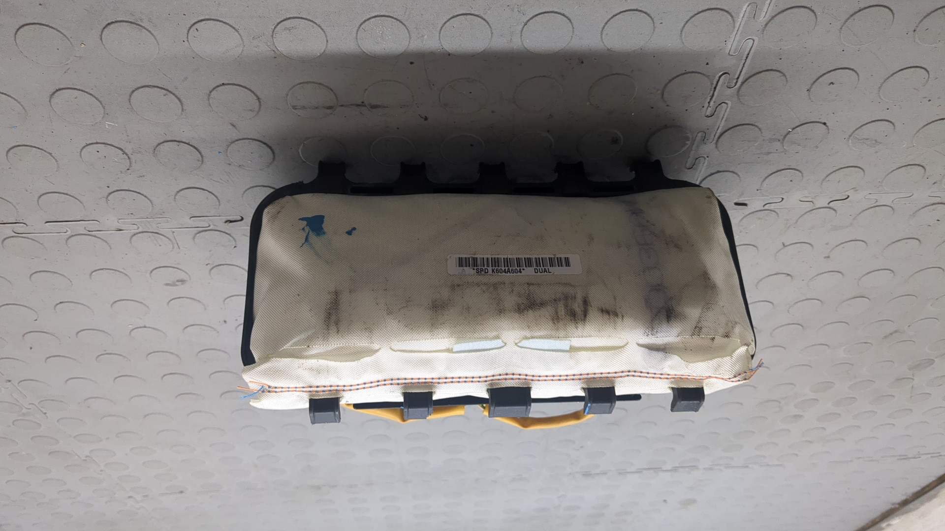 Подушка безопасности пассажирская (в торпедо)