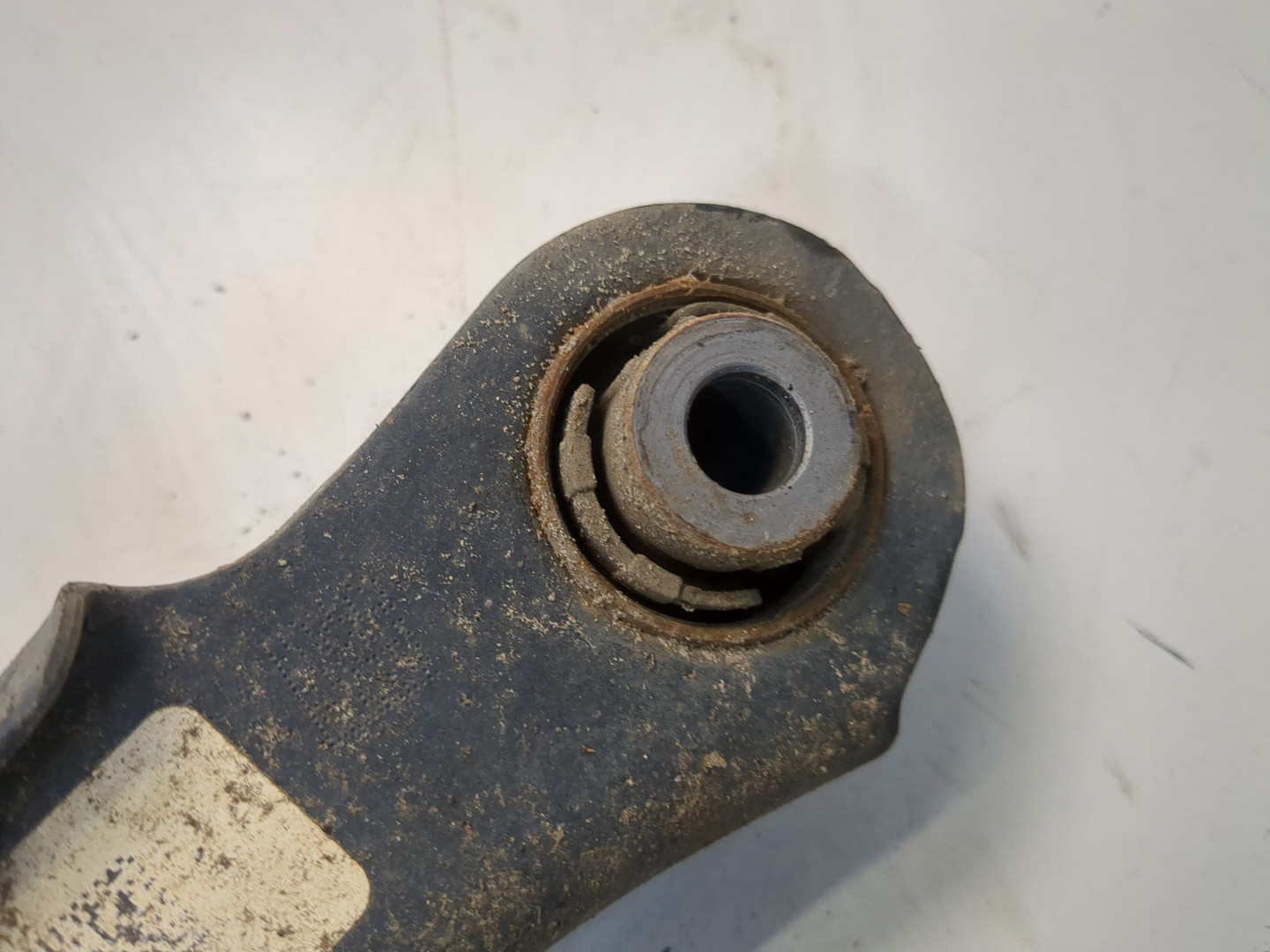 Рычаг задний правый