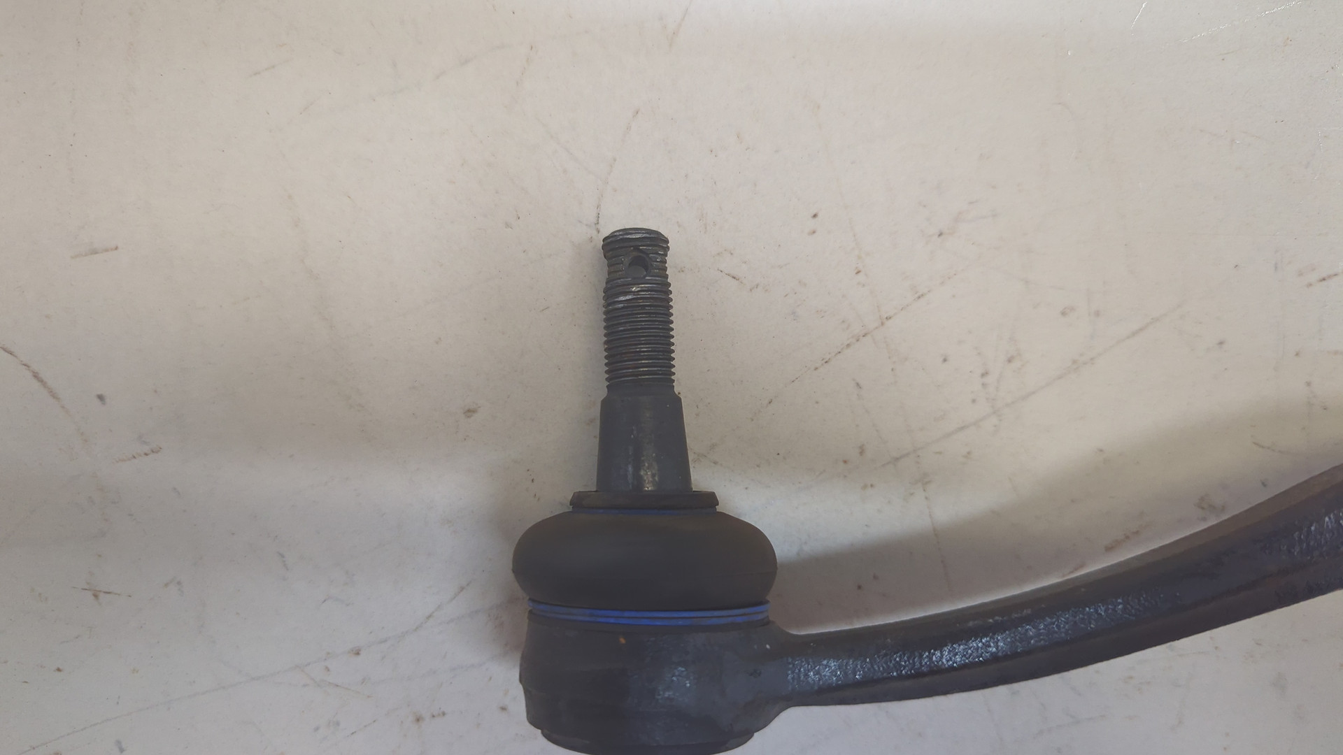 Рычаг передний правый