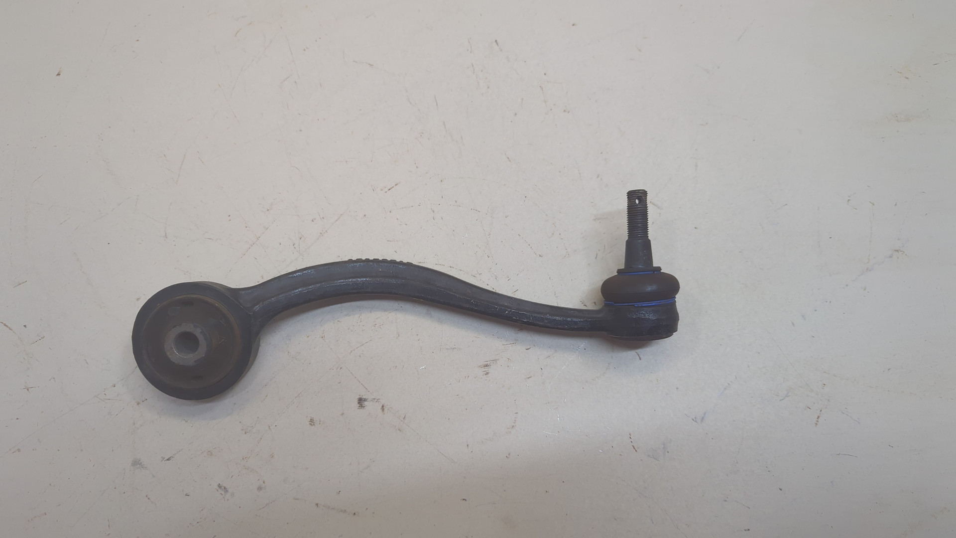Рычаг передний правый