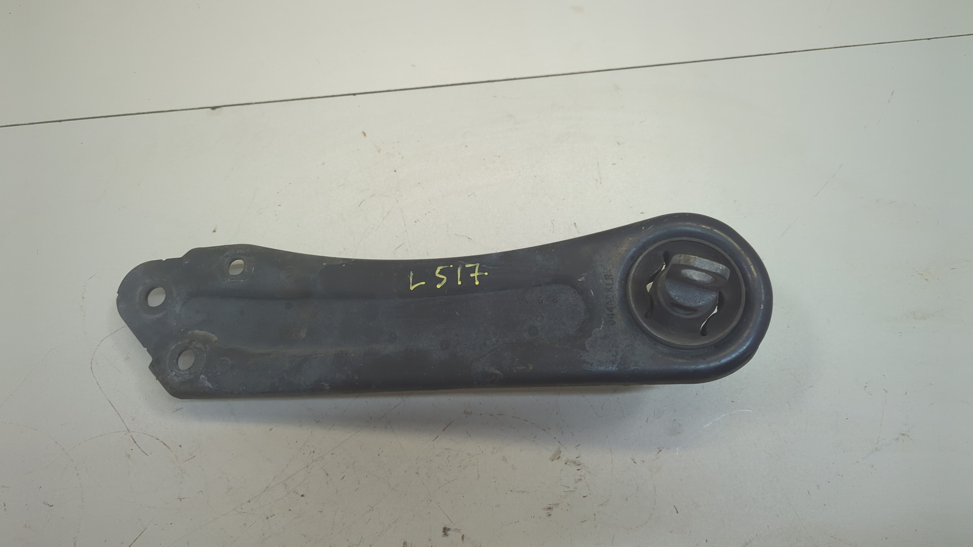 Рычаг задний правый