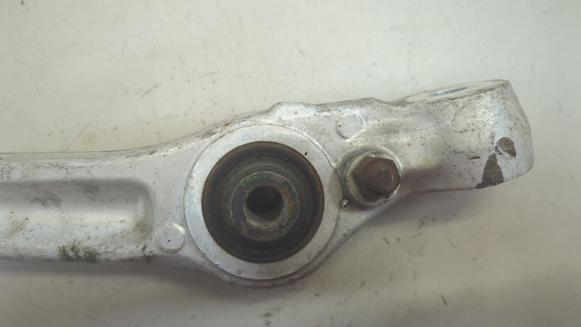 Рычаг передний правый