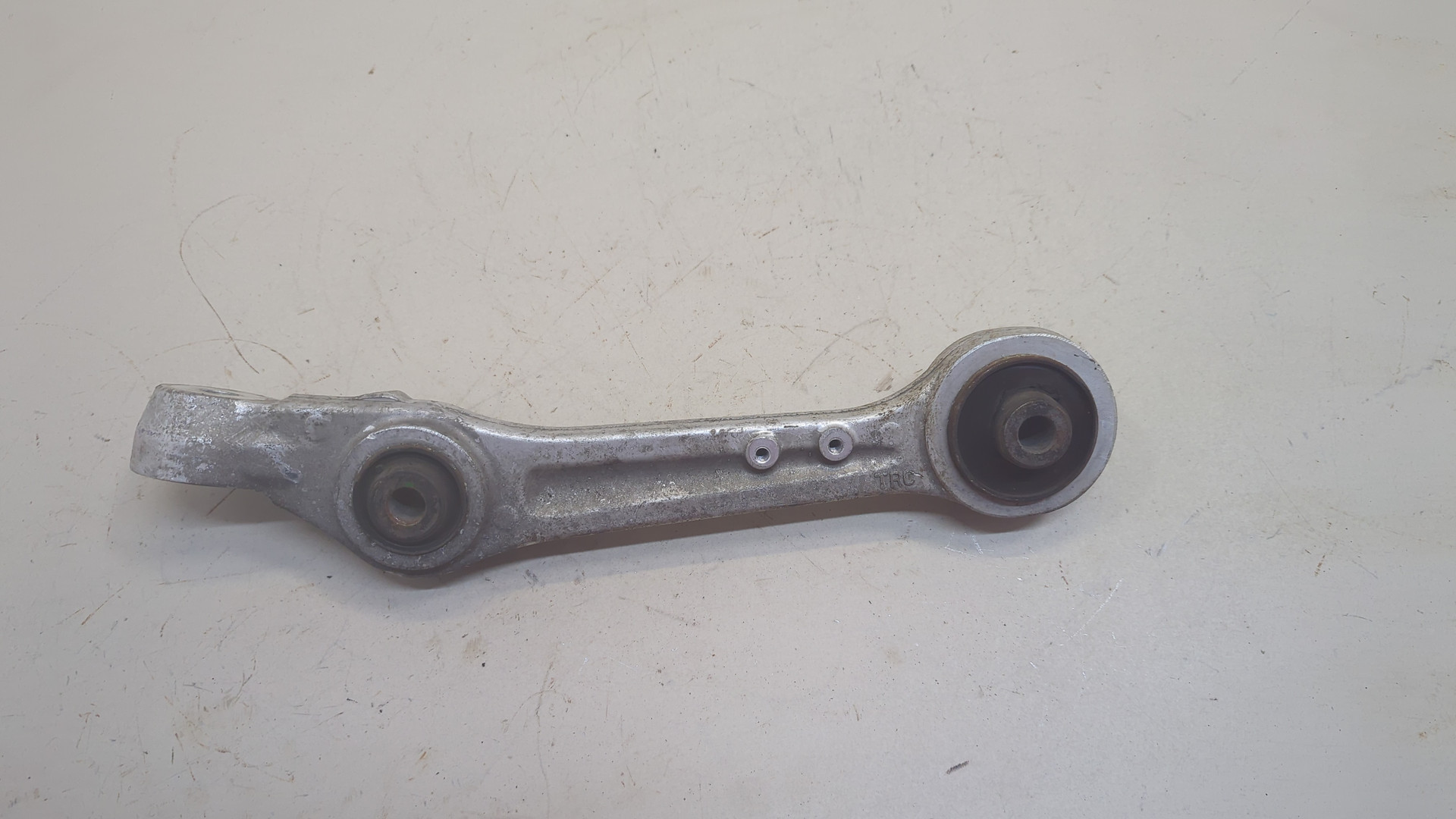 Рычаг передний правый