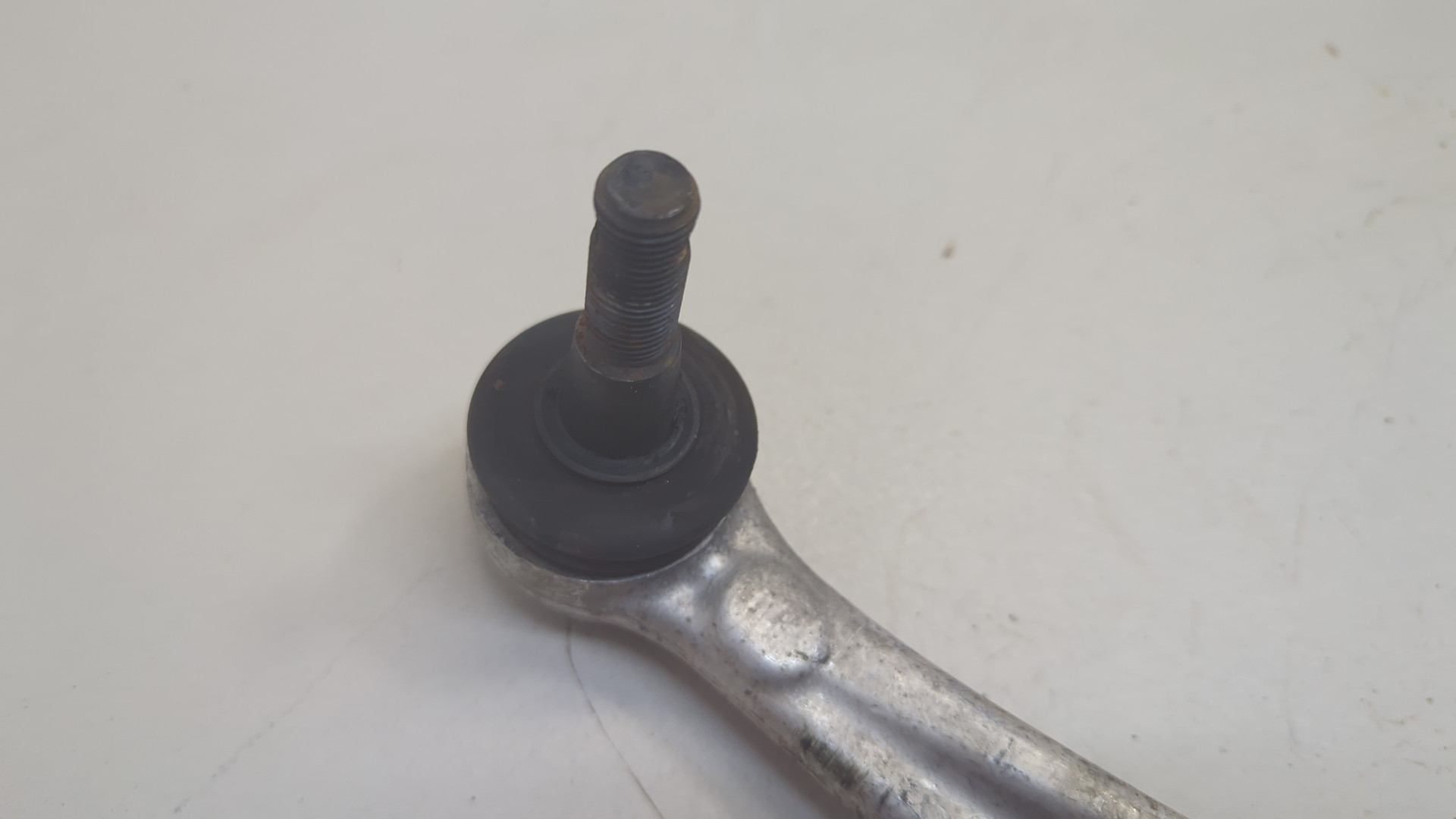 Рычаг передний правый