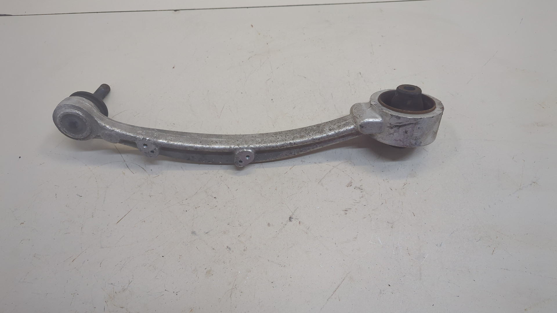 Рычаг передний левый