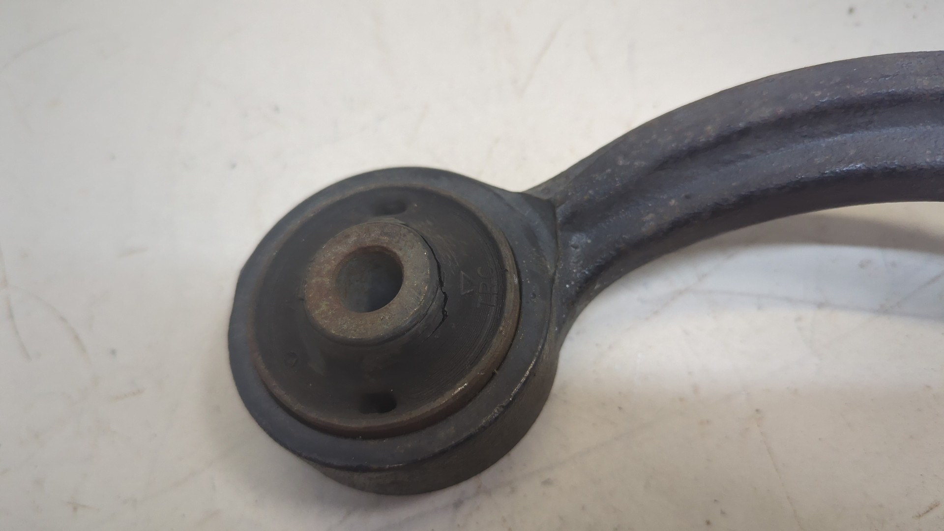 Рычаг передний правый