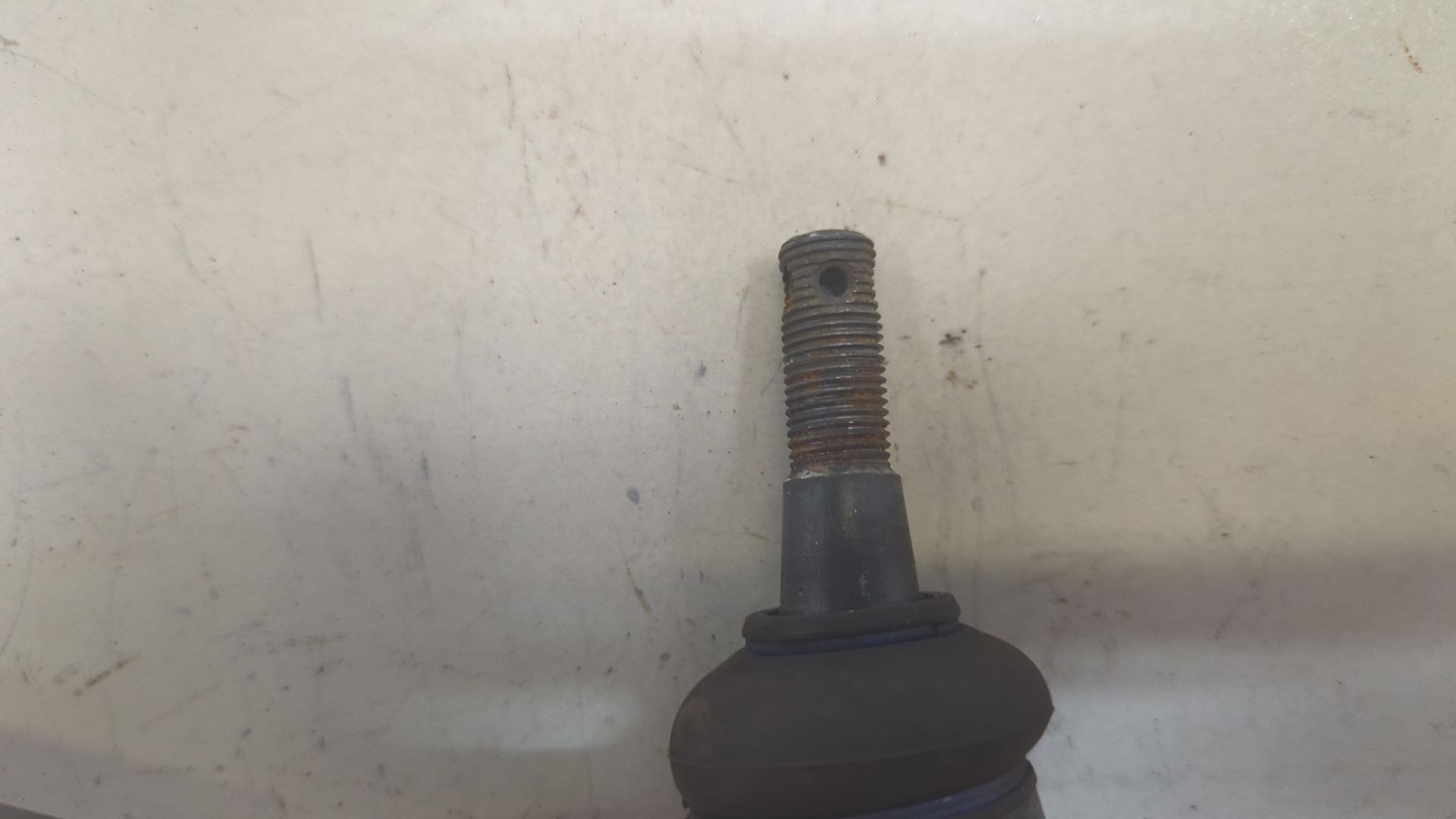 Рычаг передний правый