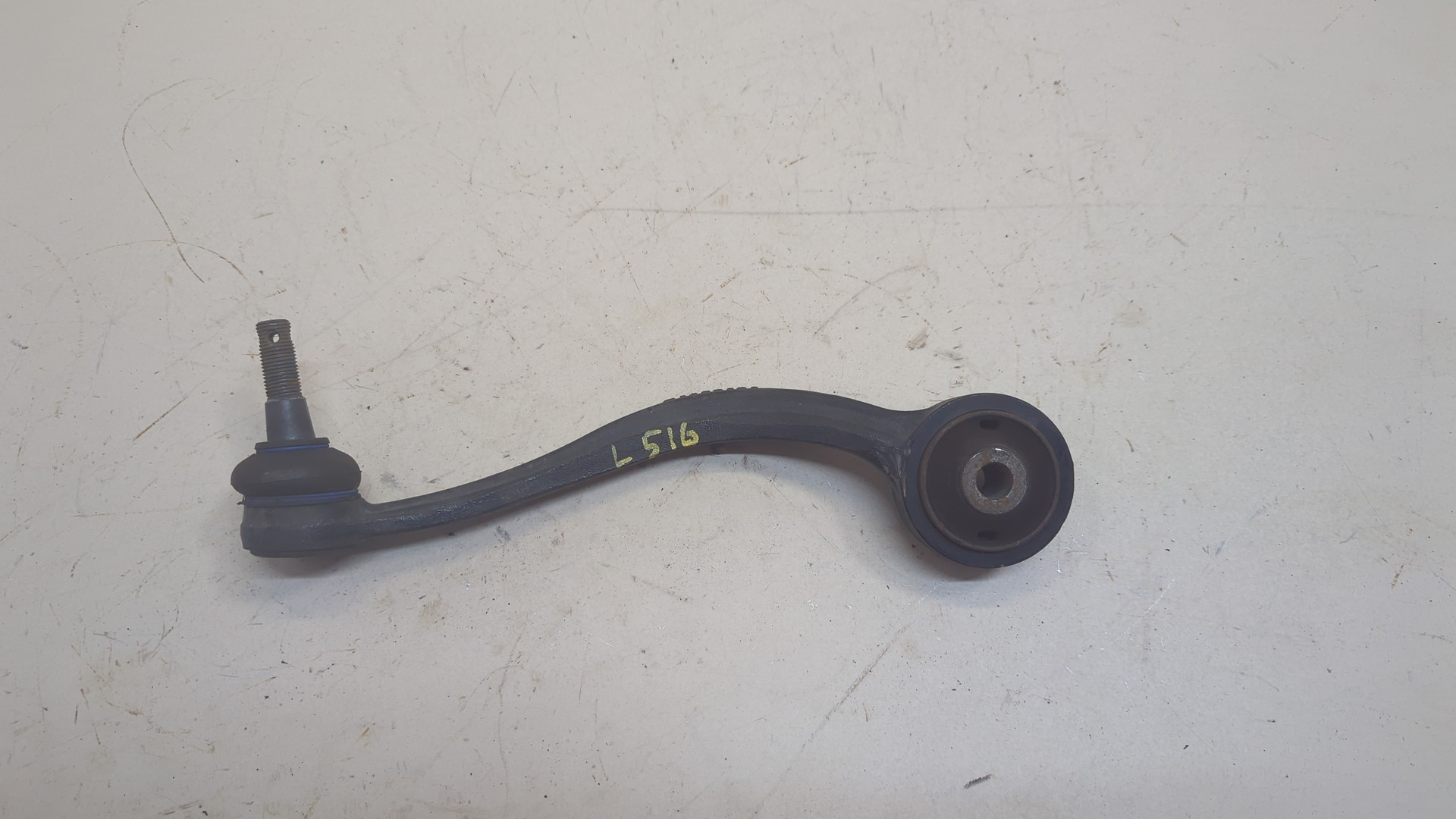 Рычаг передний правый