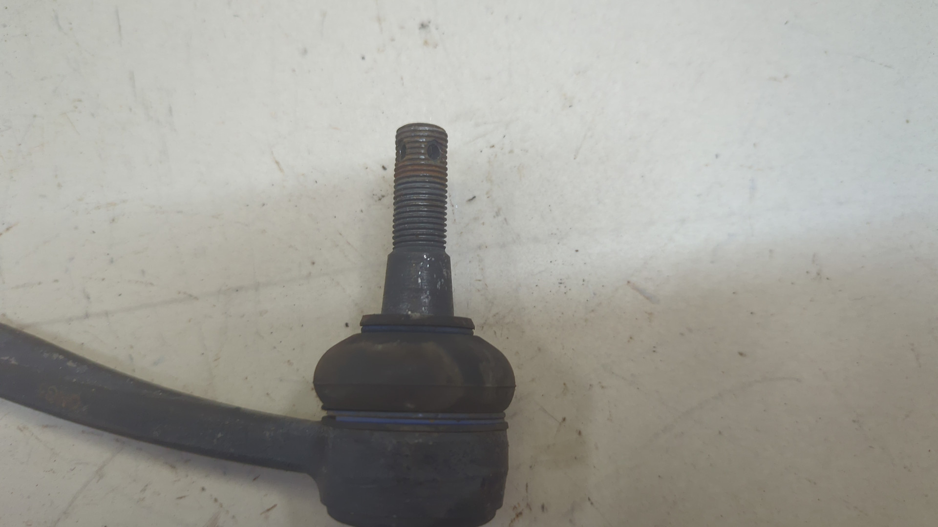 Рычаг передний левый