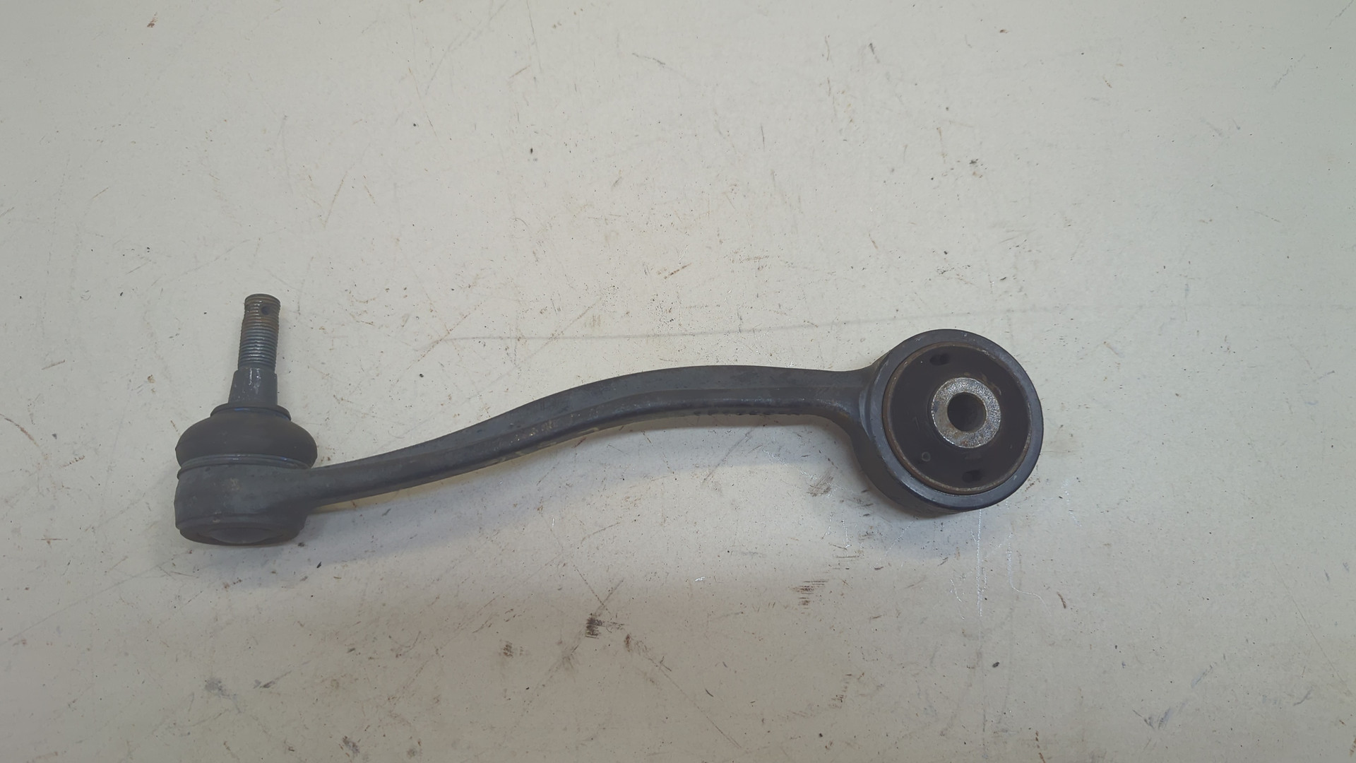 Рычаг передний левый
