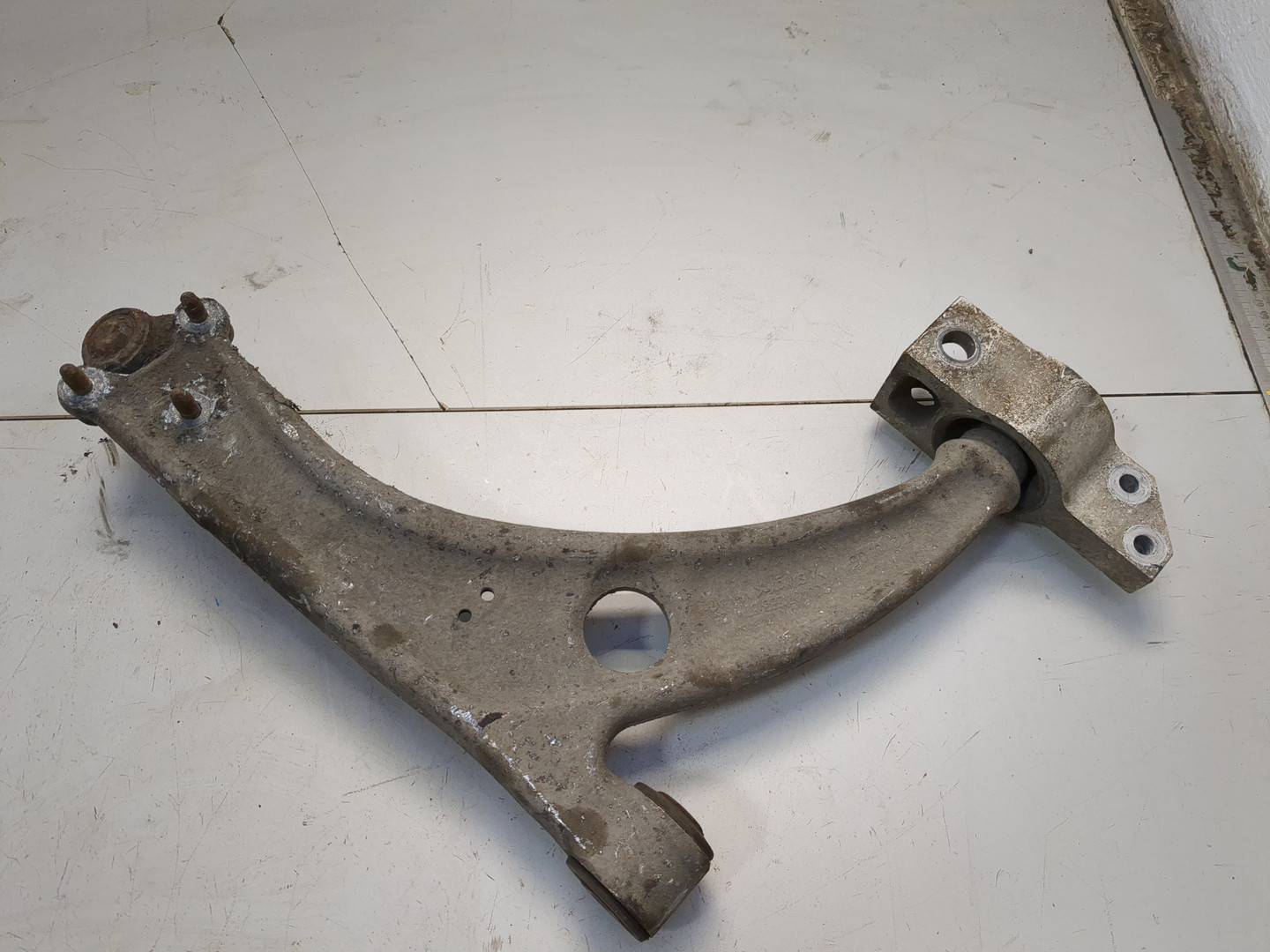 Рычаг передний