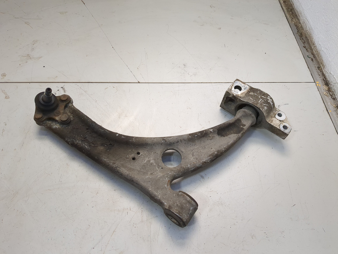 Рычаг передний