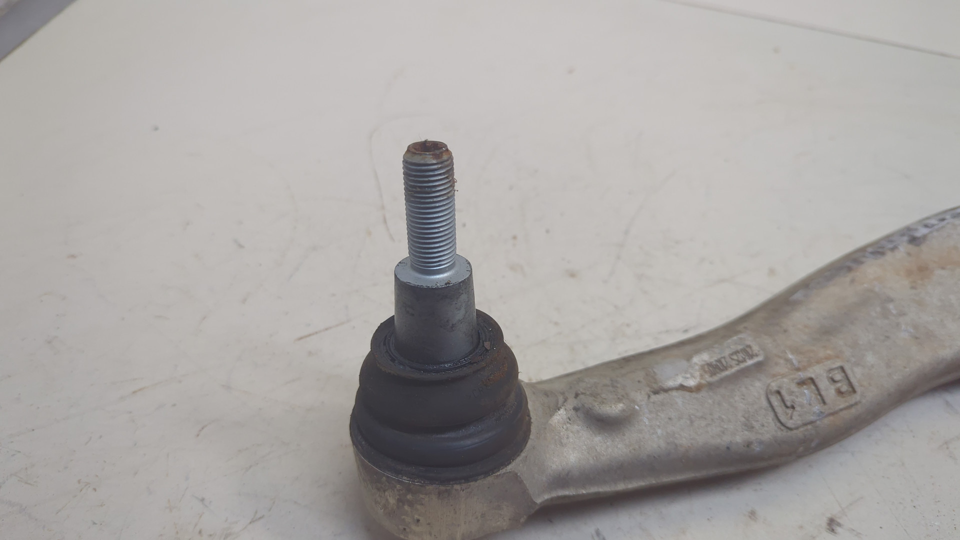 Рычаг передний левый