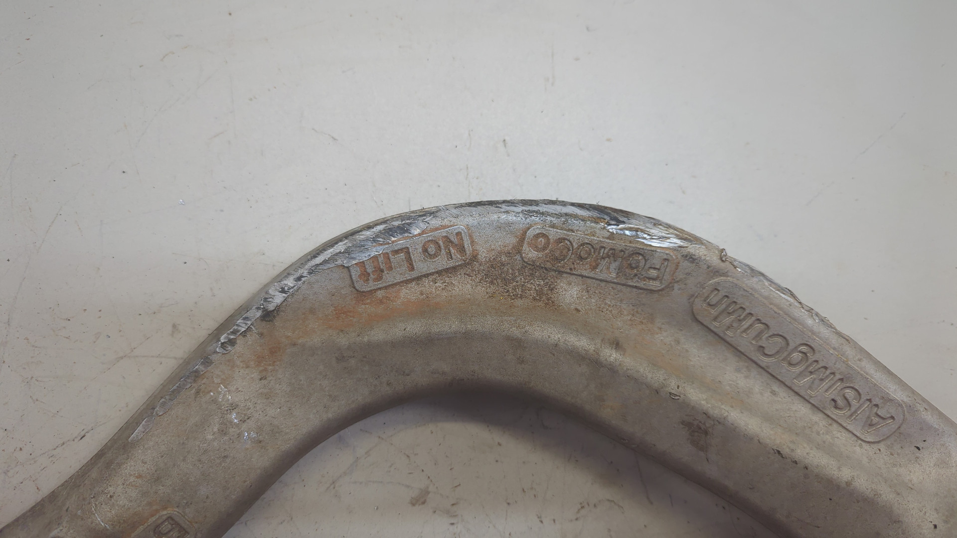 Рычаг передний левый