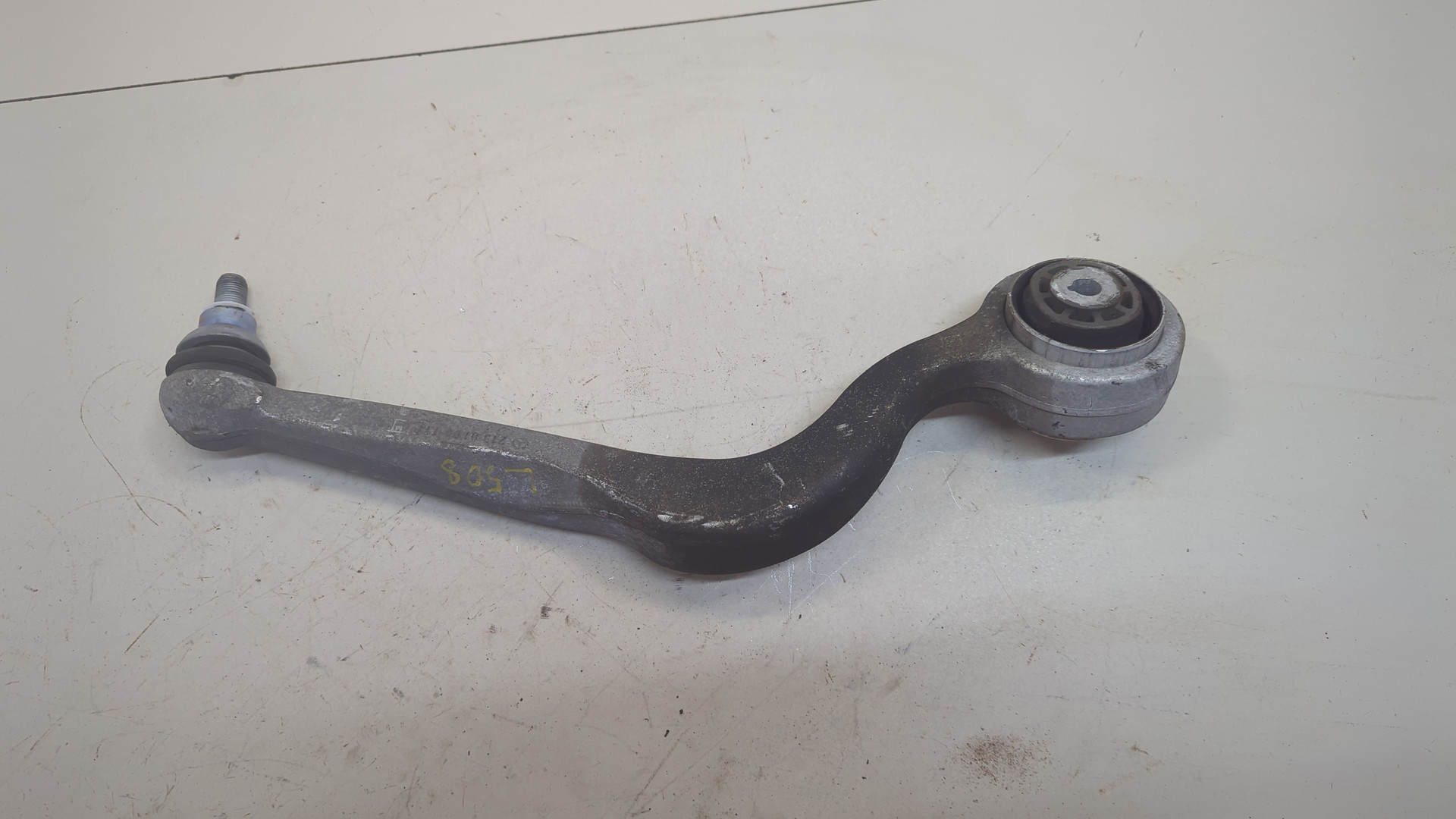 Рычаг передний левый