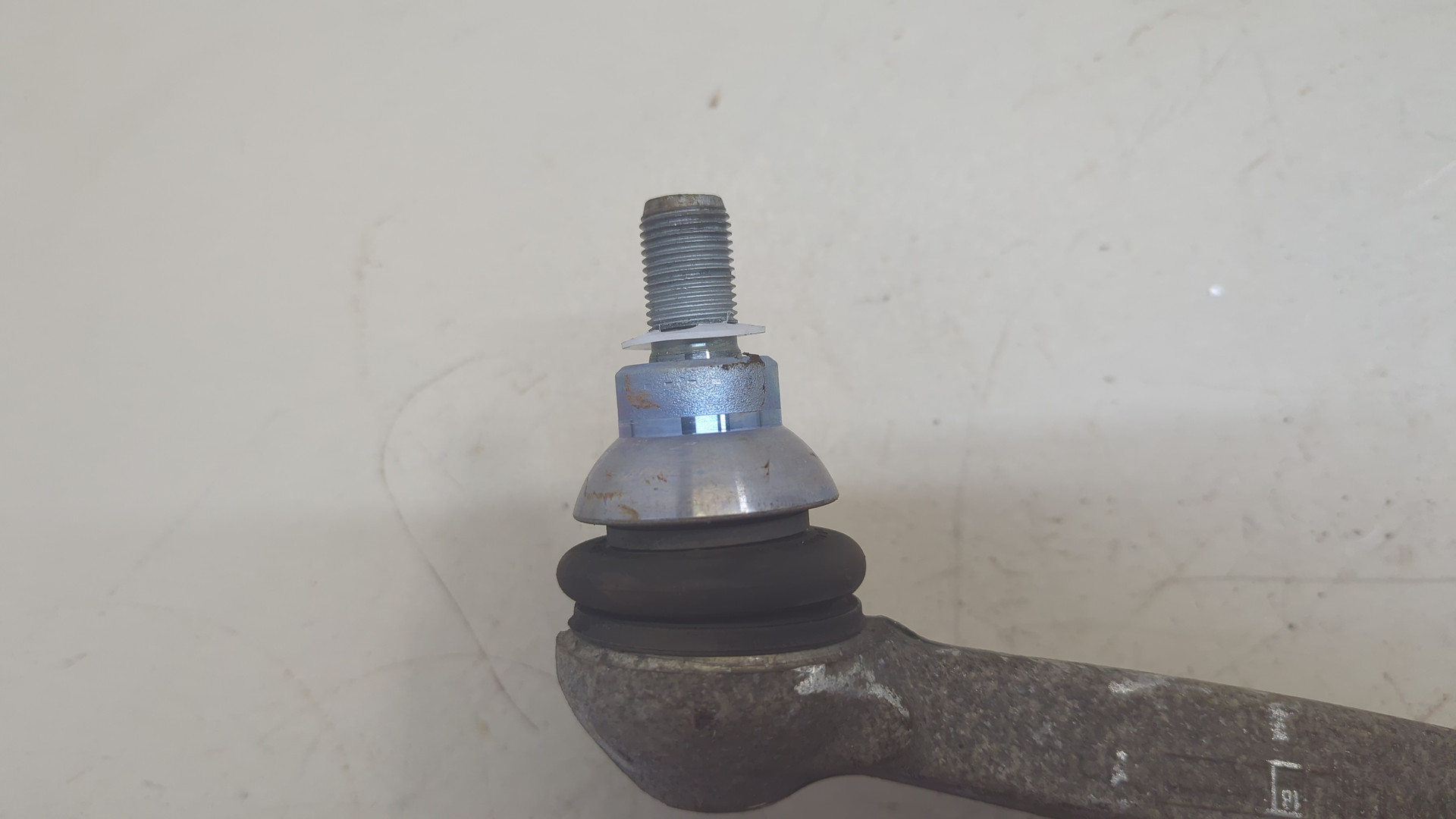 Рычаг передний левый