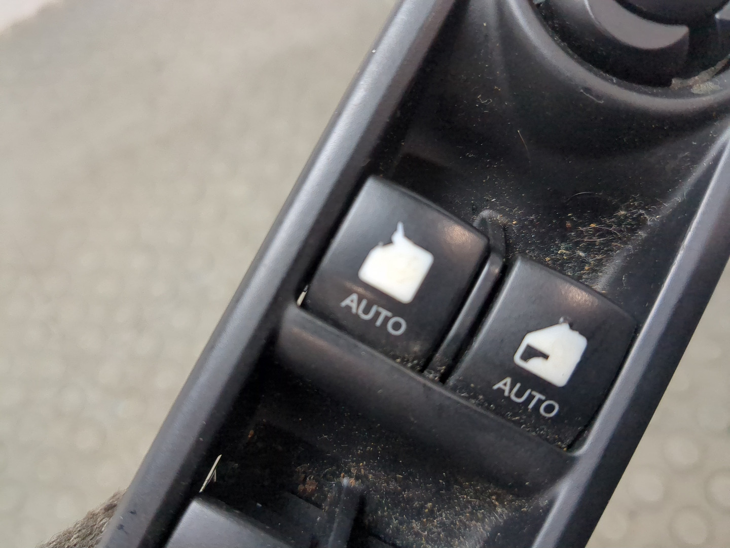 Кнопка стеклоподъемника