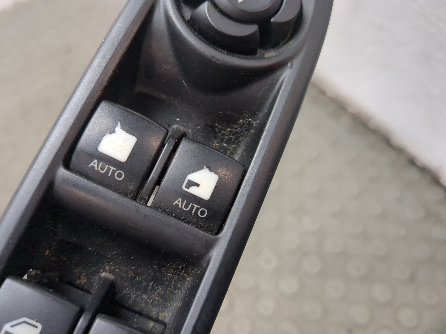 Кнопка стеклоподъемника