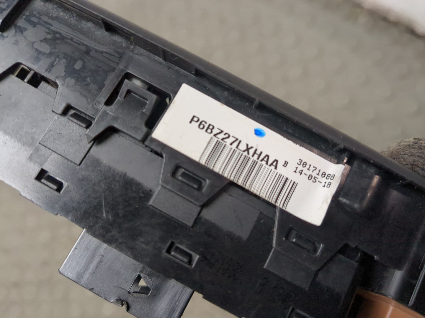 Кнопка стеклоподъемника