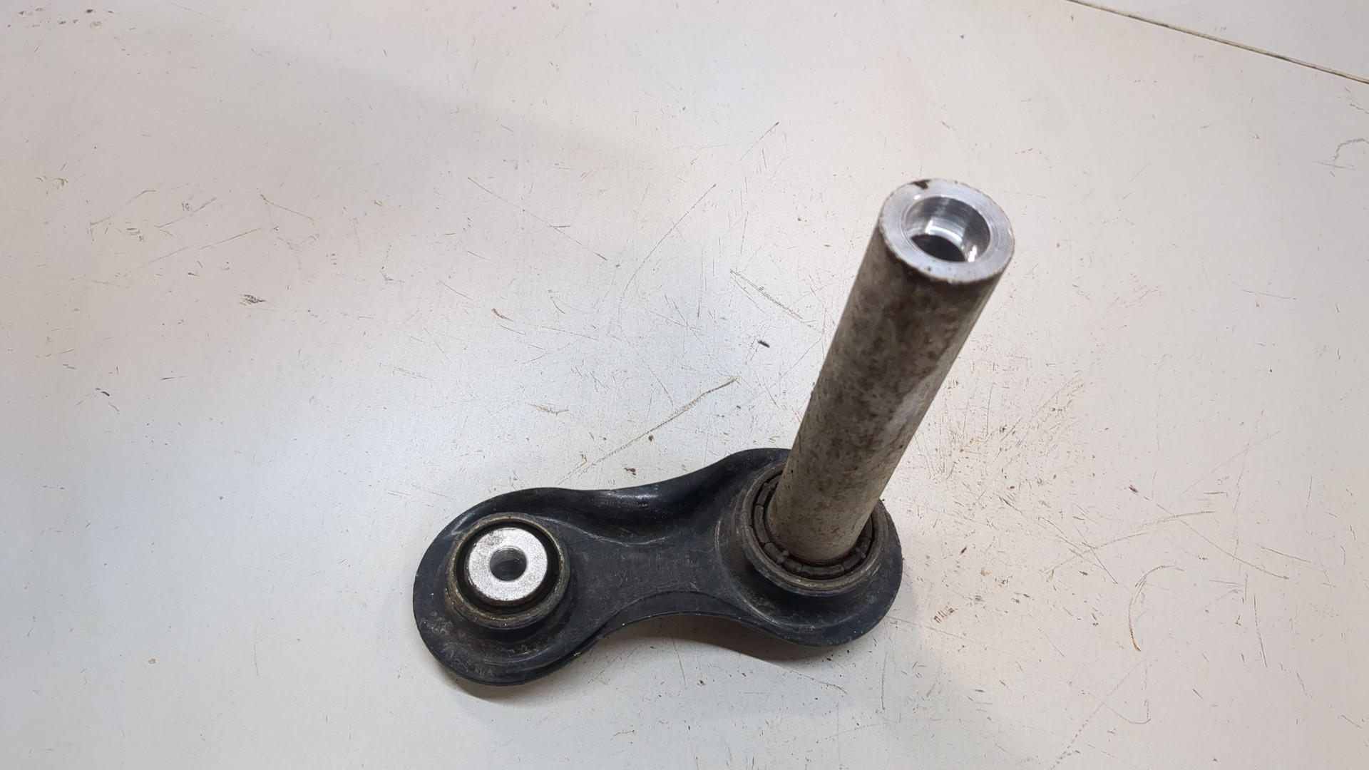 Рычаг задний