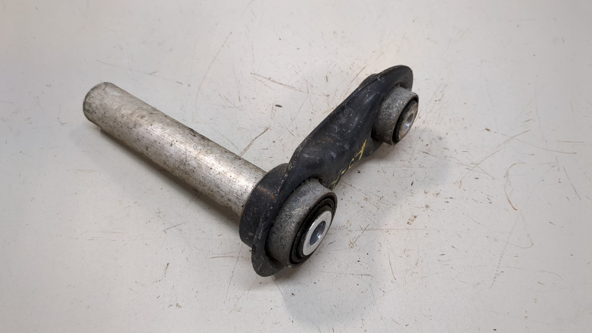 Рычаг задний