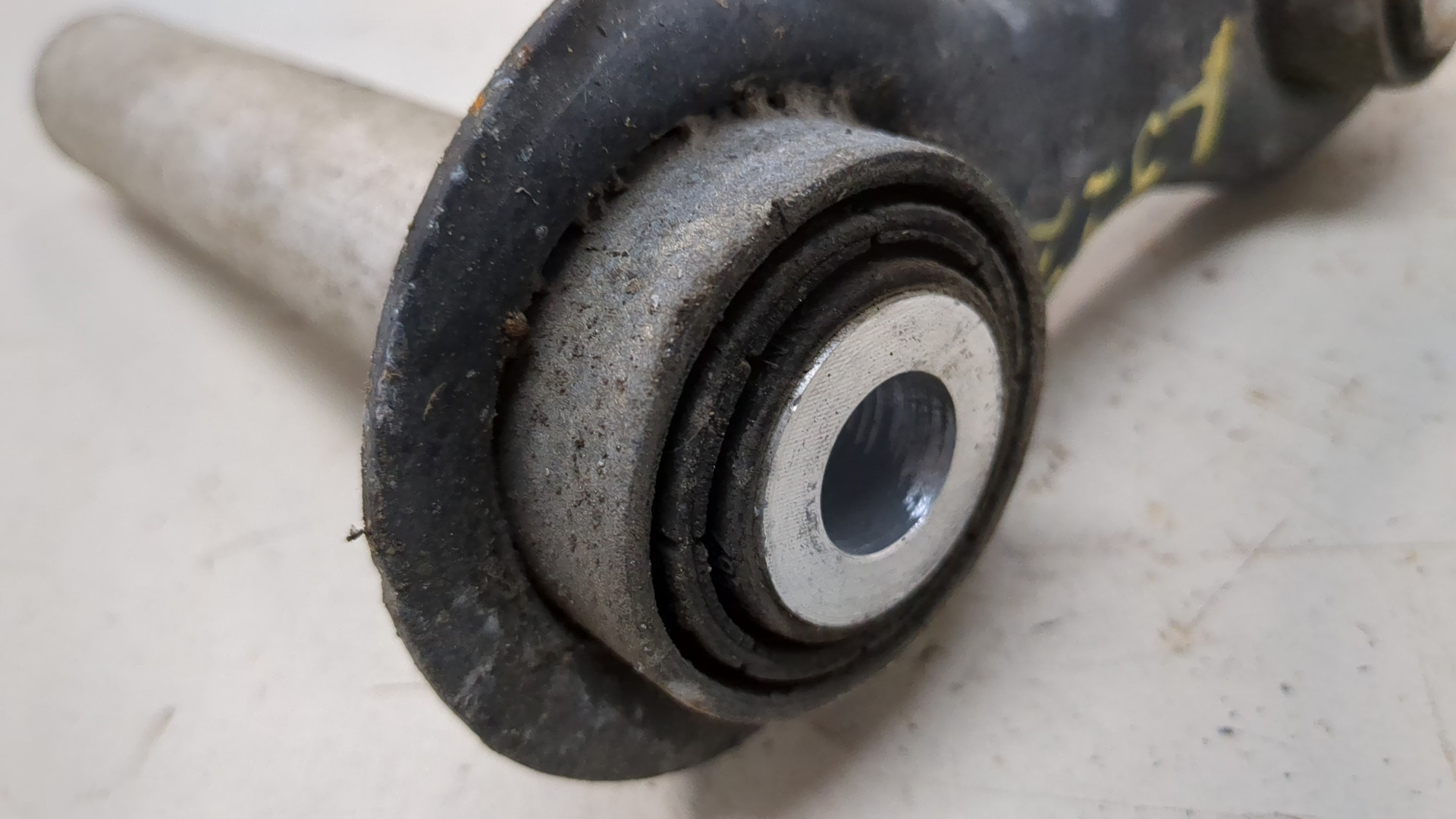 Рычаг задний