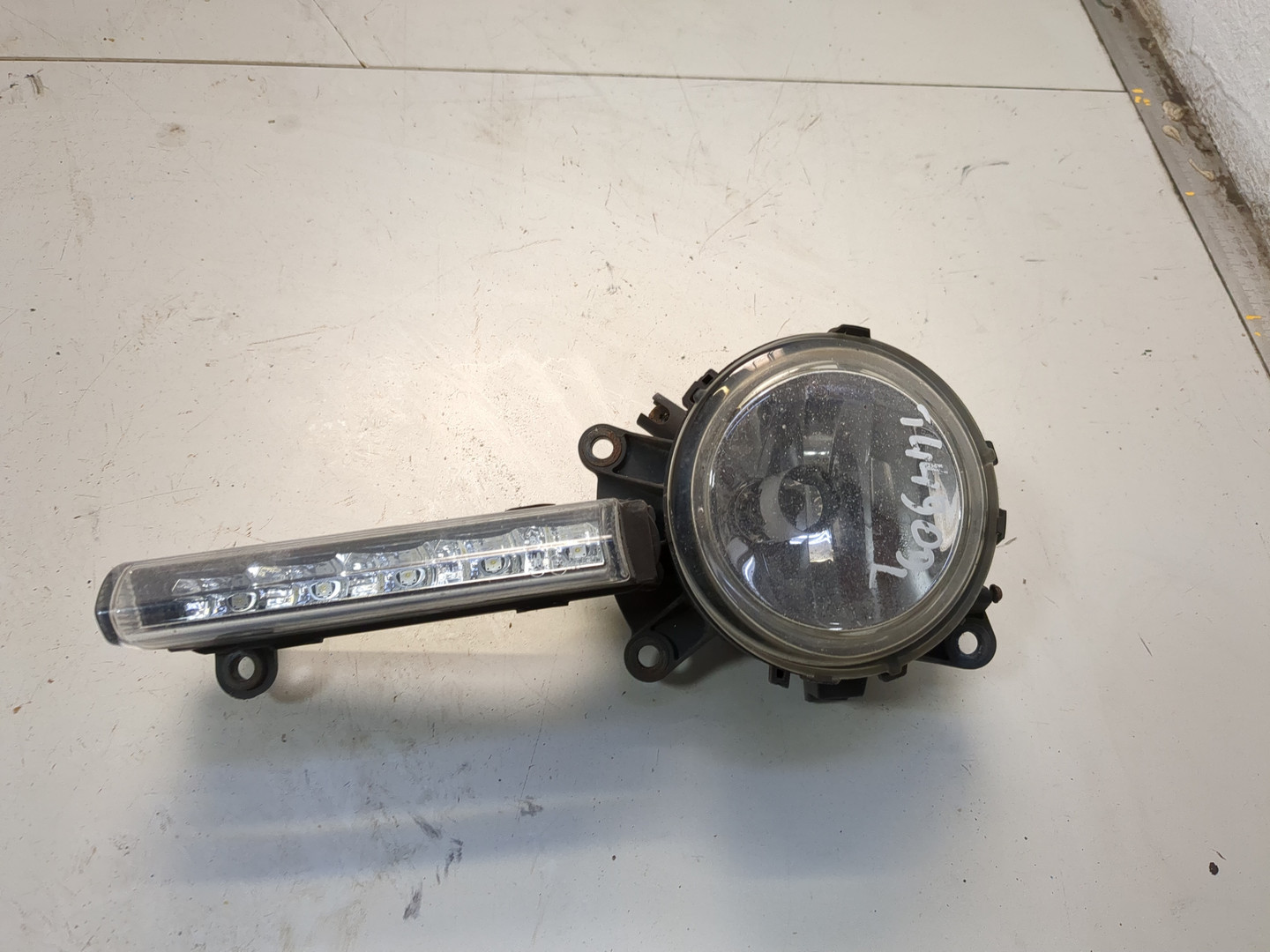 Фара противотуманная левая