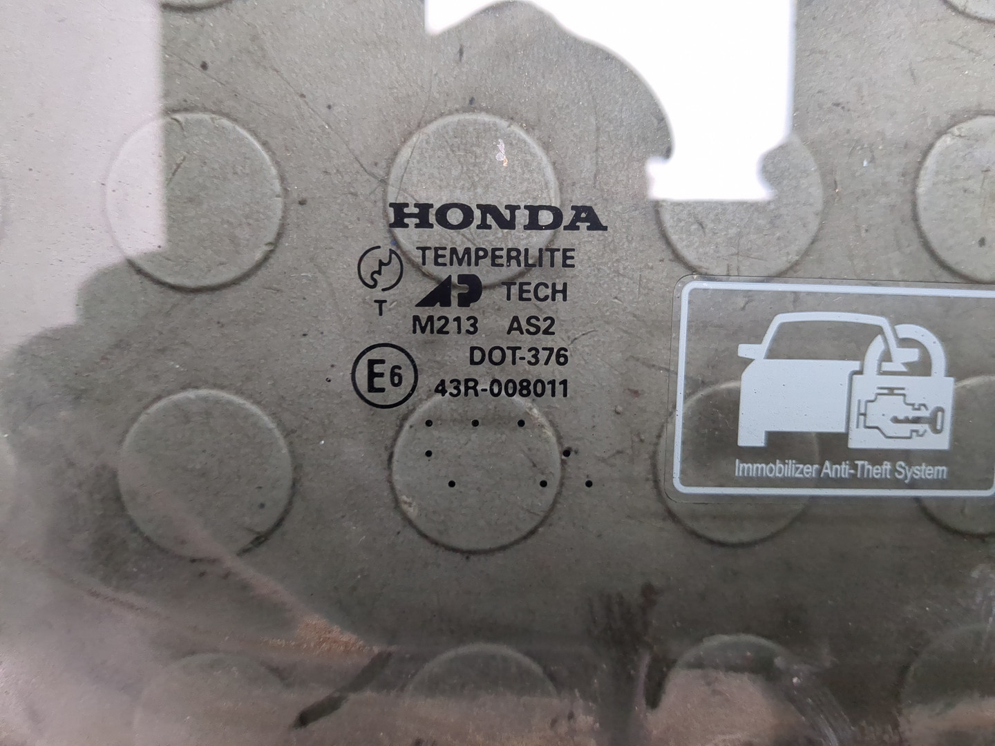 Стекло двери передней правой