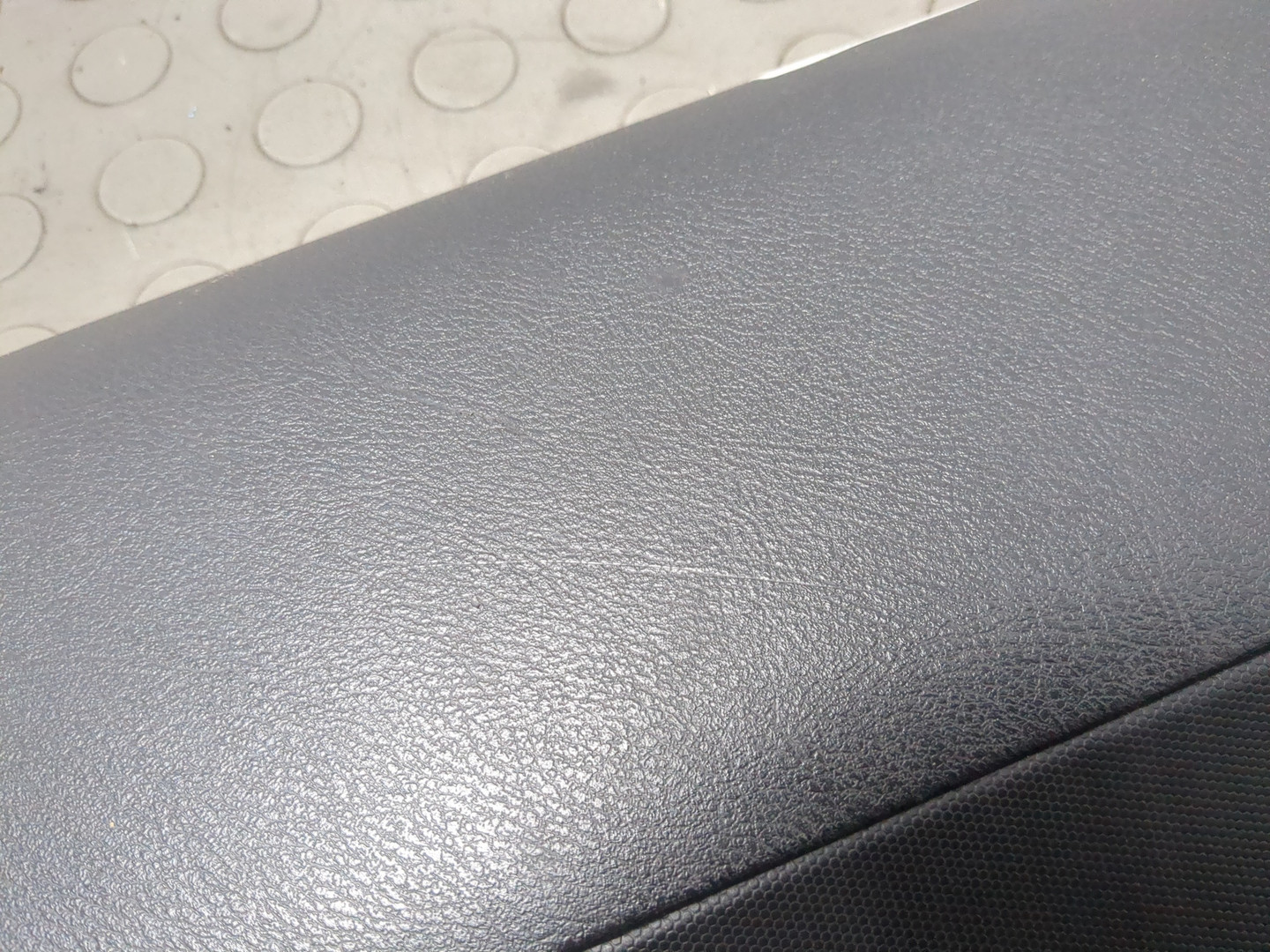 Обшивка двери передней правой