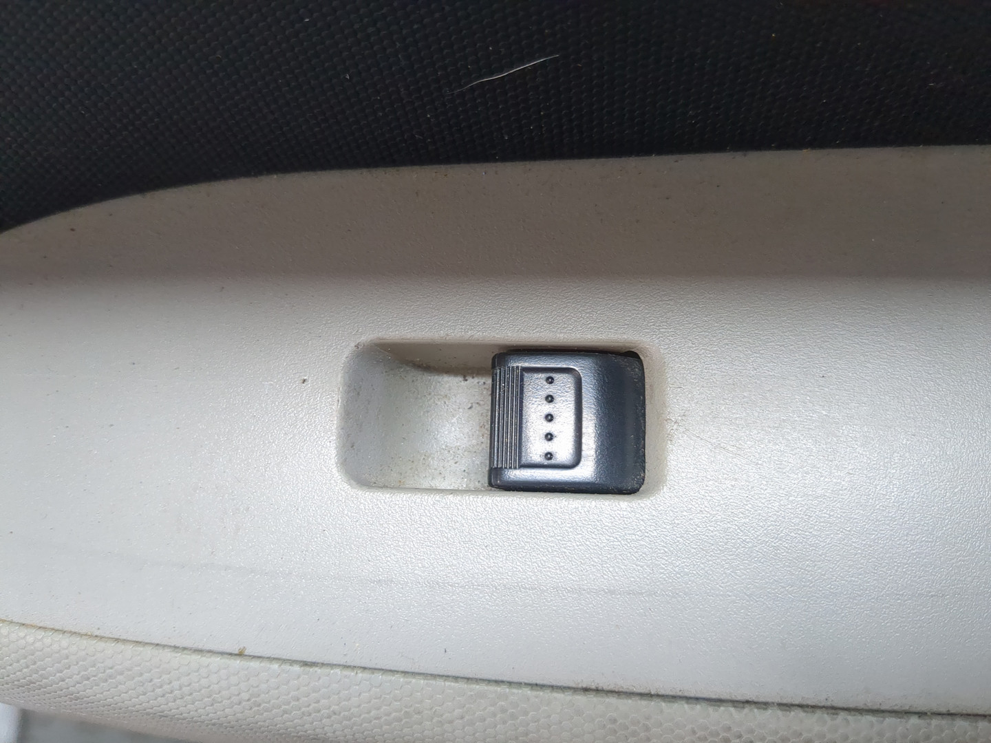 Обшивка двери передней правой