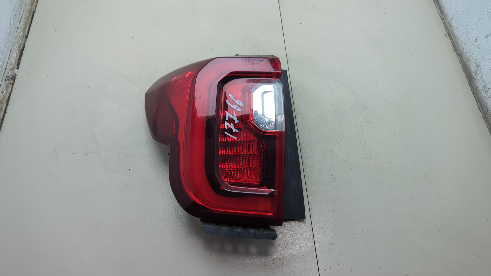 Фонарь задний левый