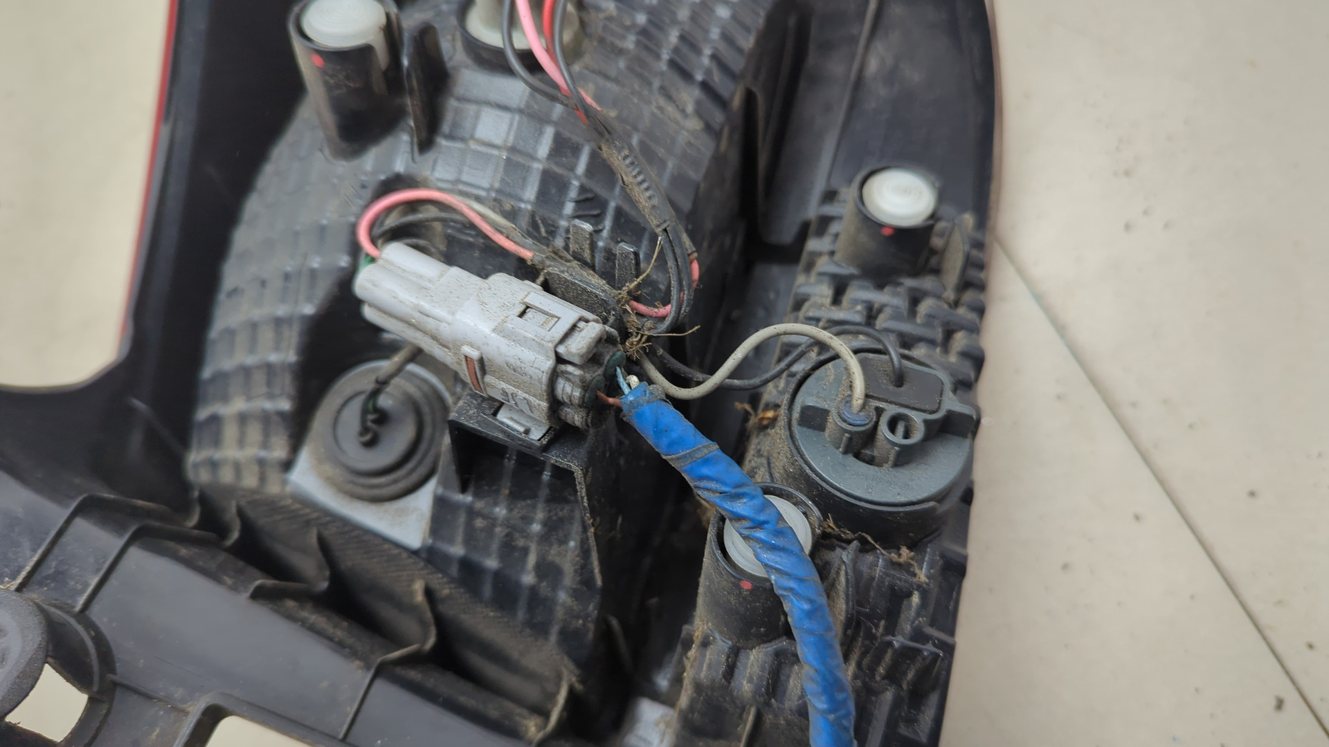 Фонарь задний левый