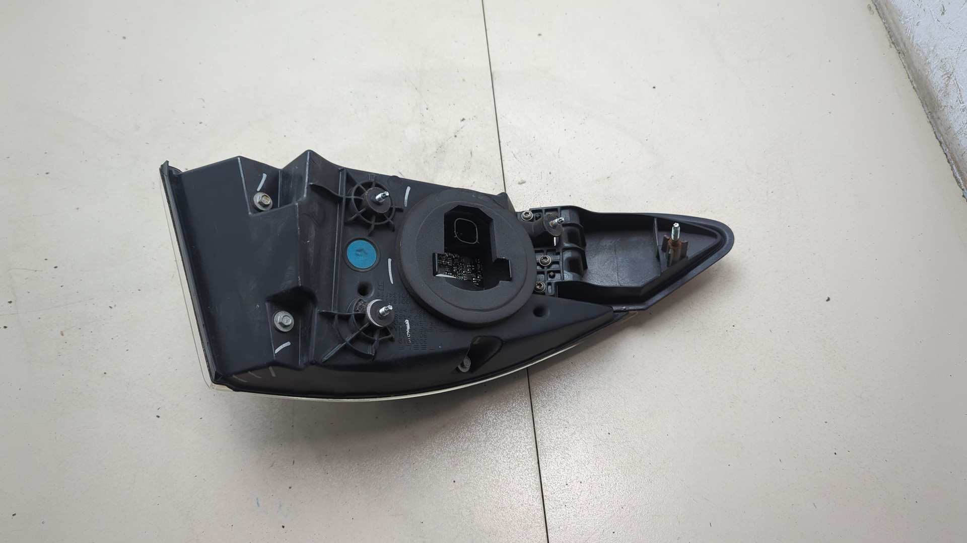 Фонарь задний правый