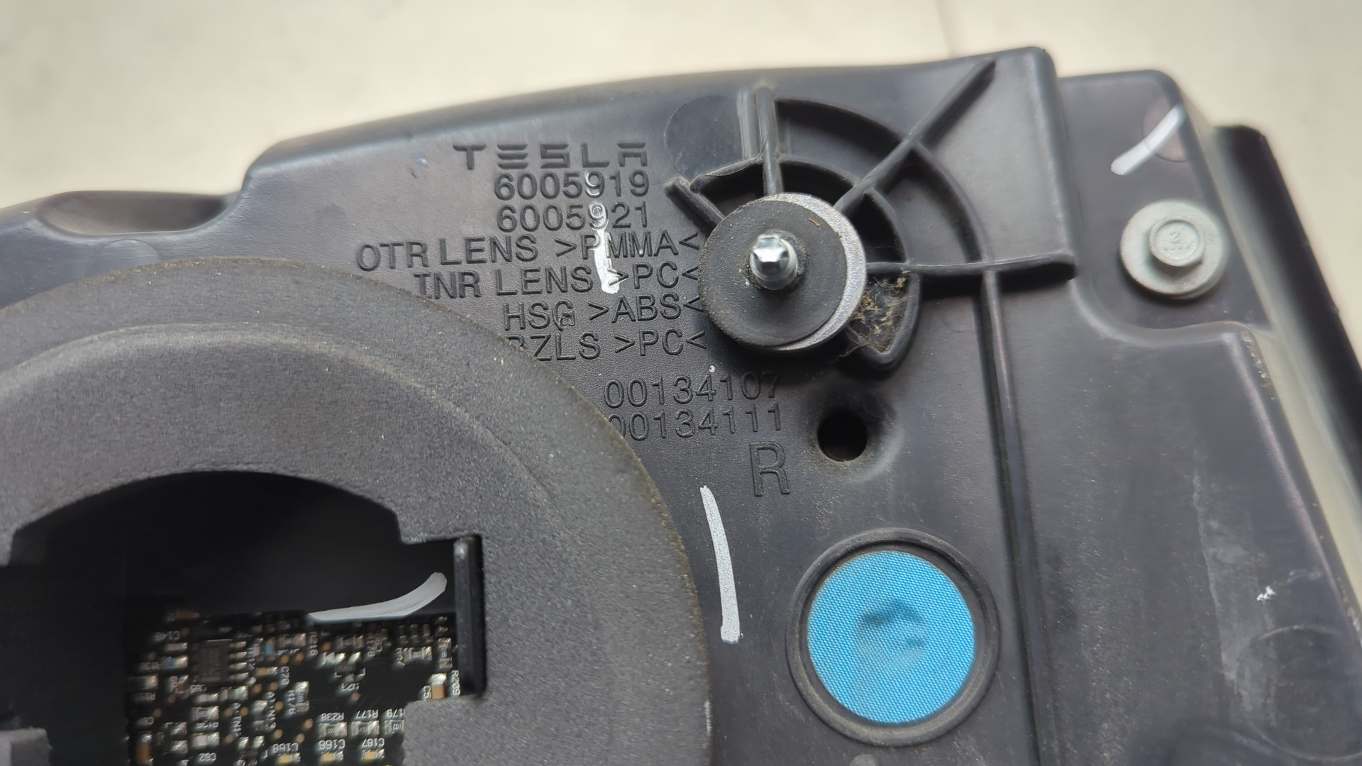 Фонарь задний правый