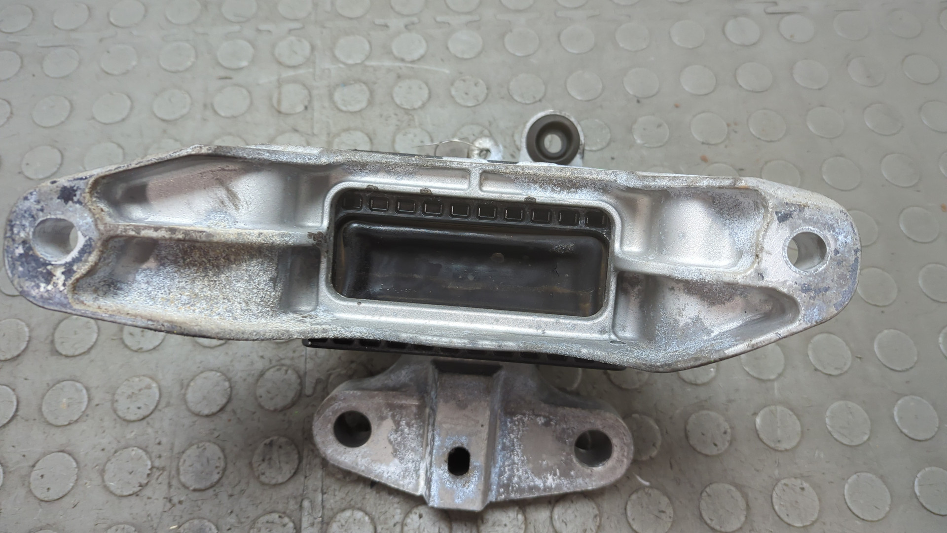 Опора двигателя