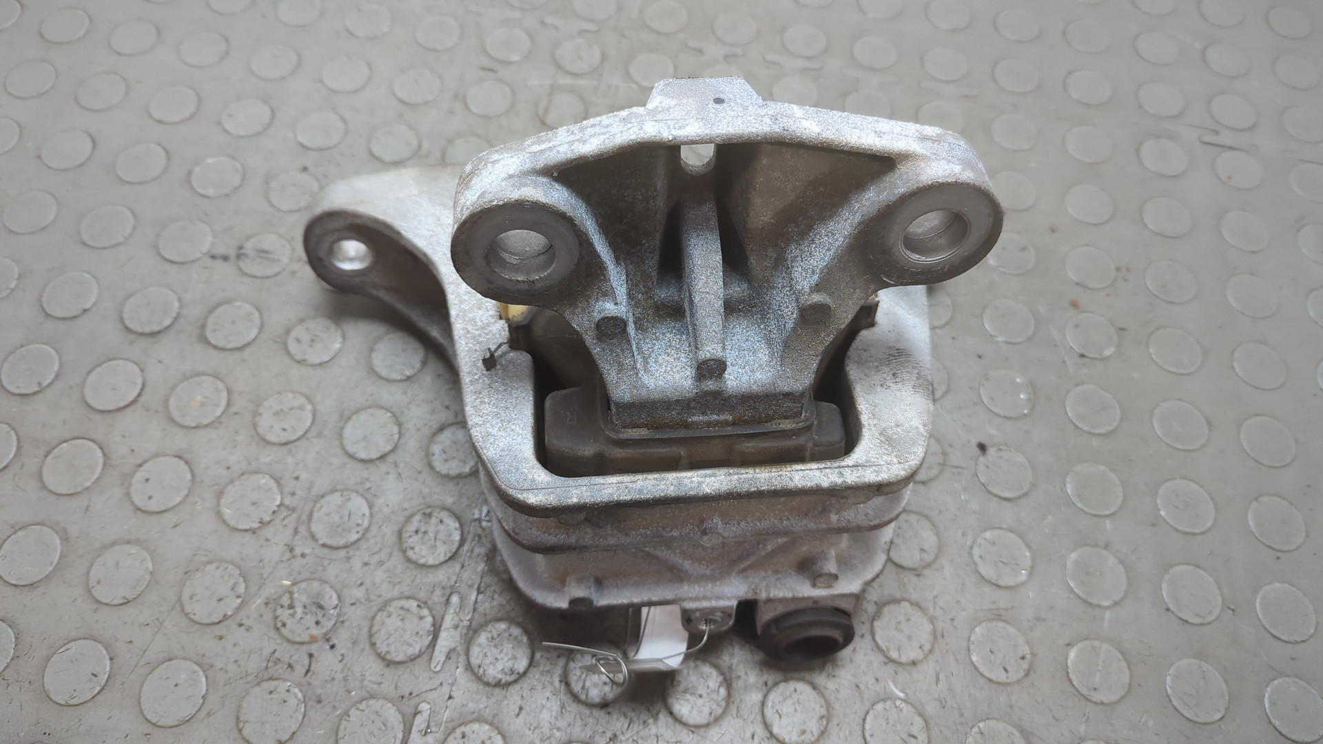 Опора двигателя