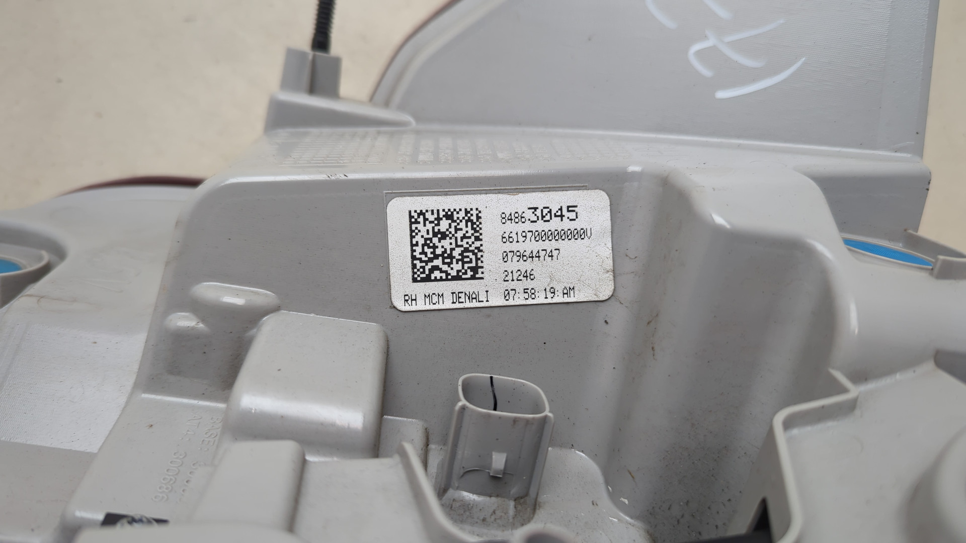 Фонарь задний правый