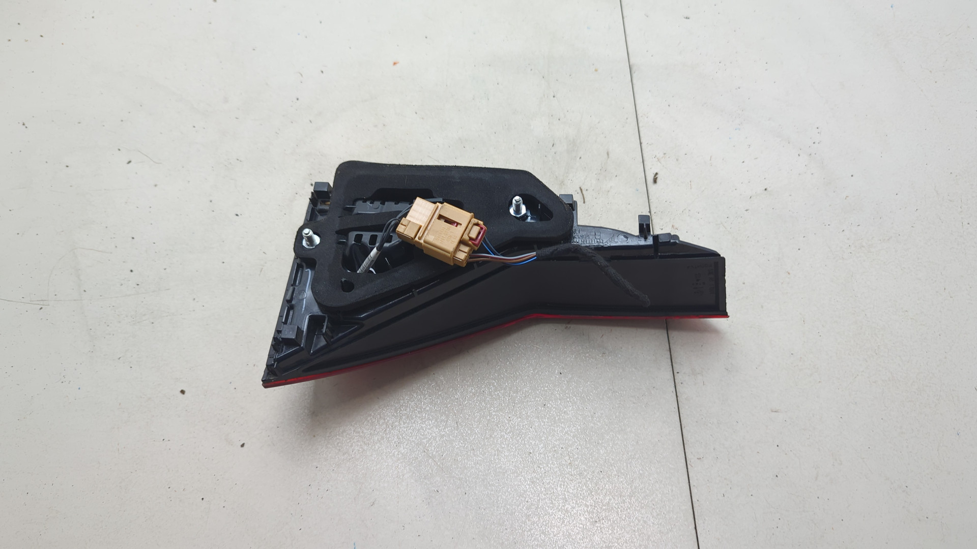 Фонарь задний внутренний правый