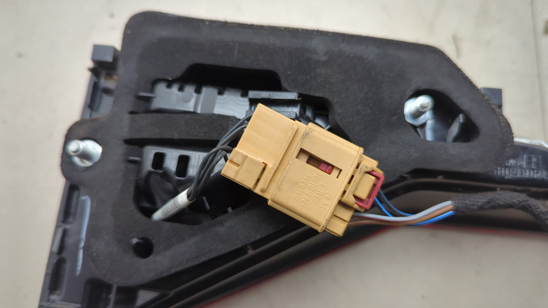 Фонарь задний внутренний правый