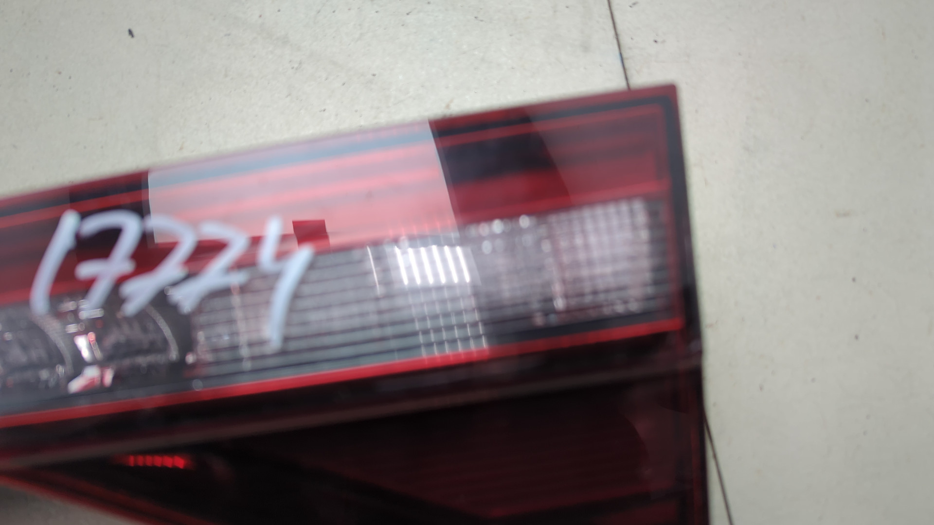 Фонарь задний внутренний правый