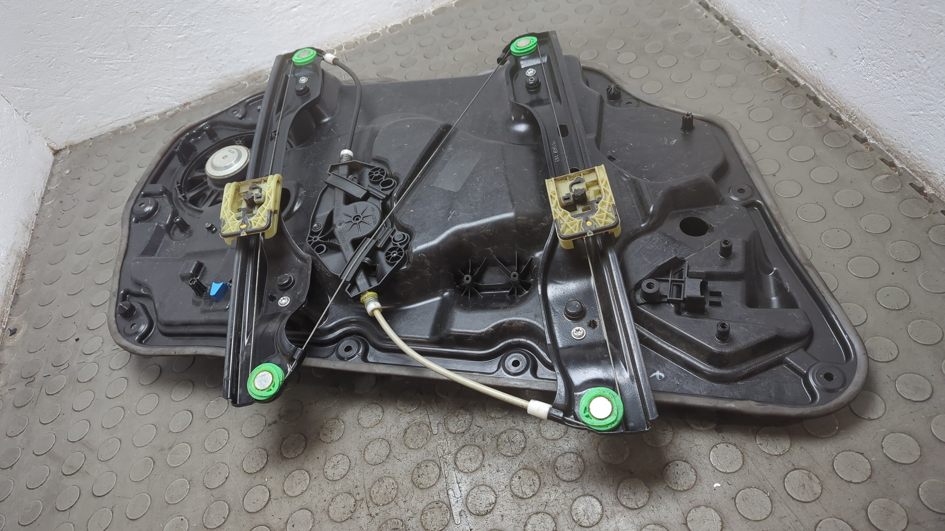 Стеклоподъемник электр. передний правый